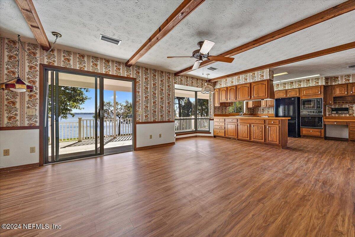 3065 DOCTORS LAKE Drive