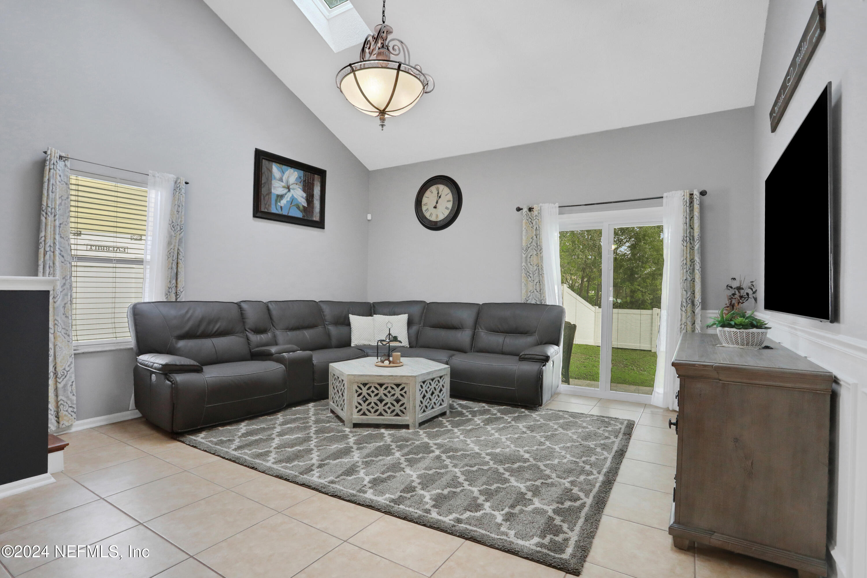 837 ARIES Road W
