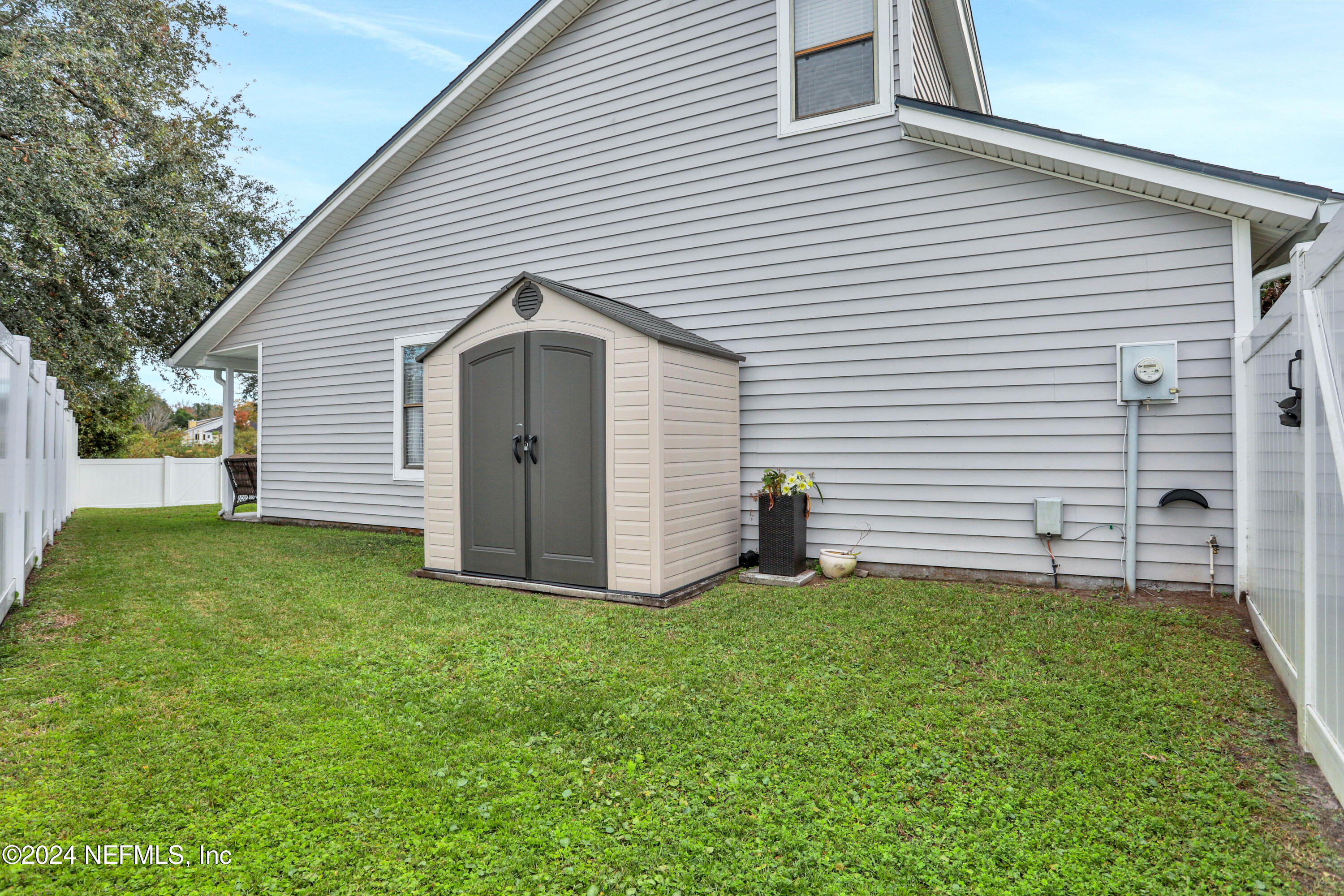 837 ARIES Road W