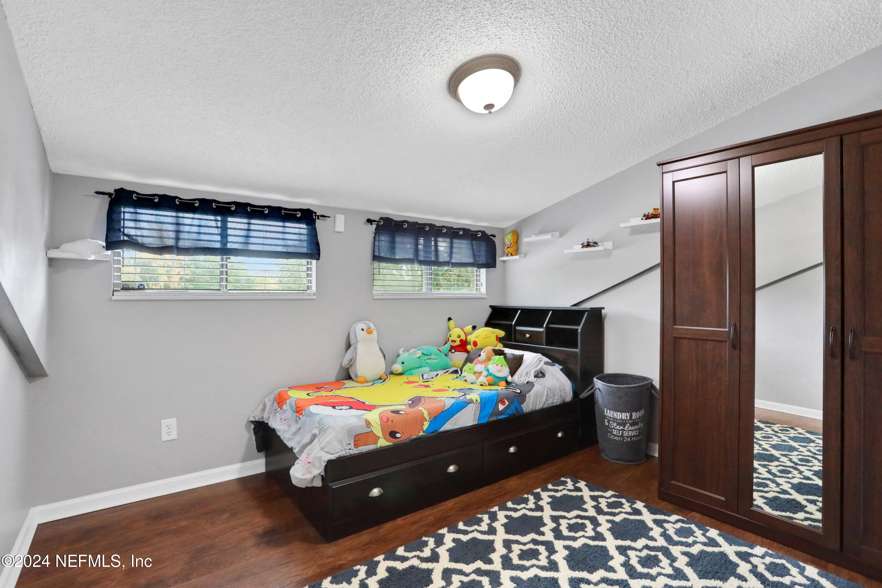 837 ARIES Road W