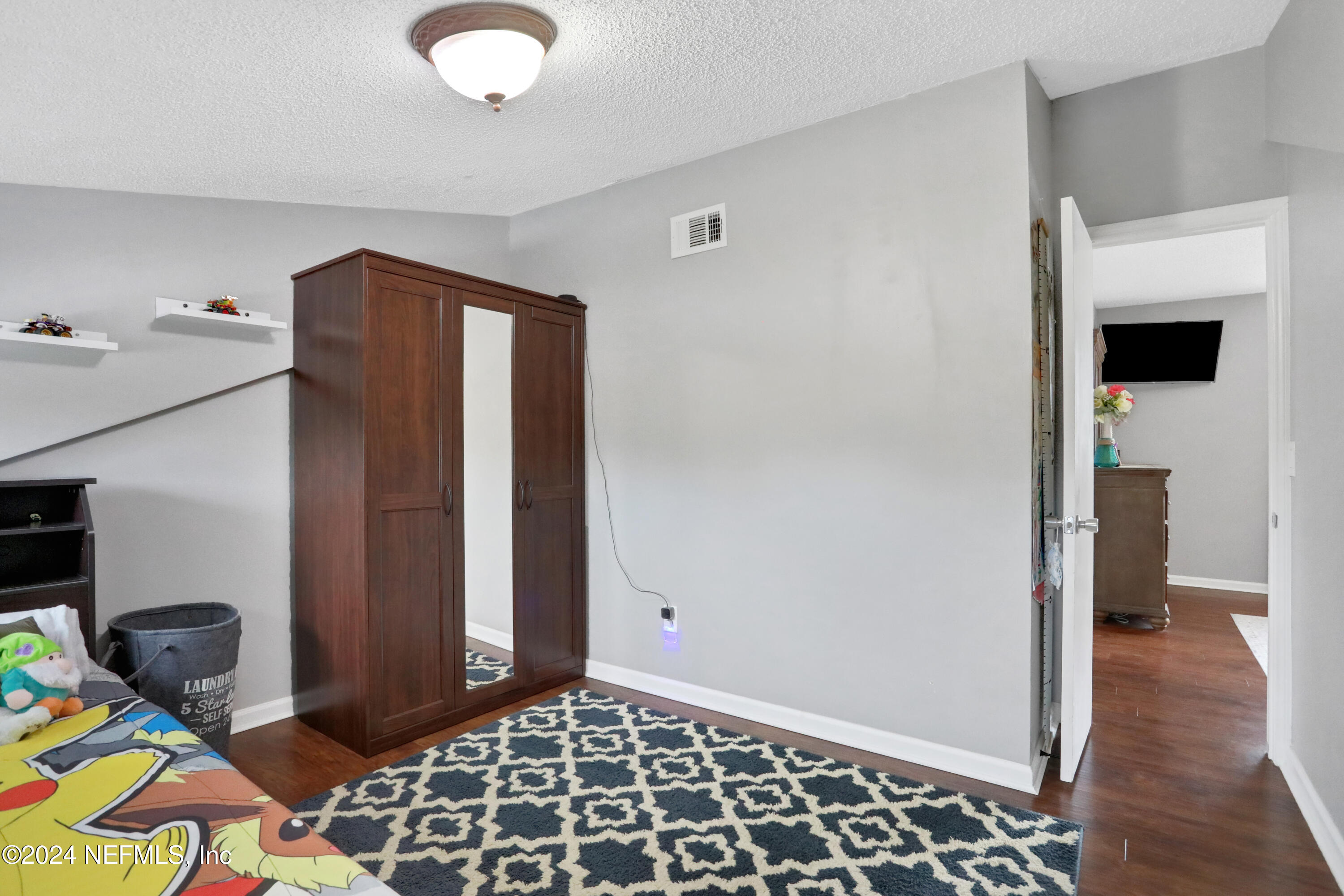 837 ARIES Road W
