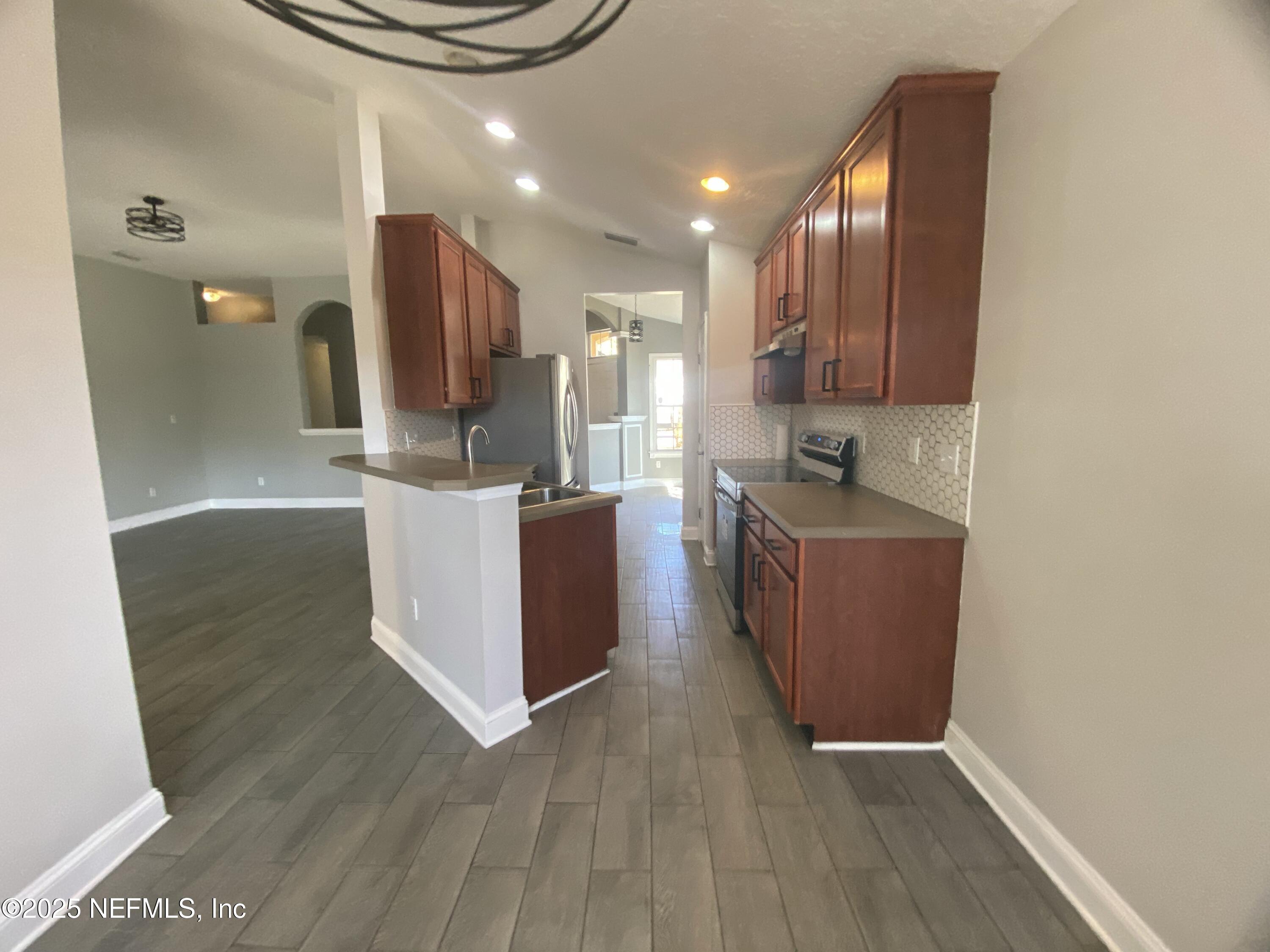 1563 W WINDY WILLOW Drive