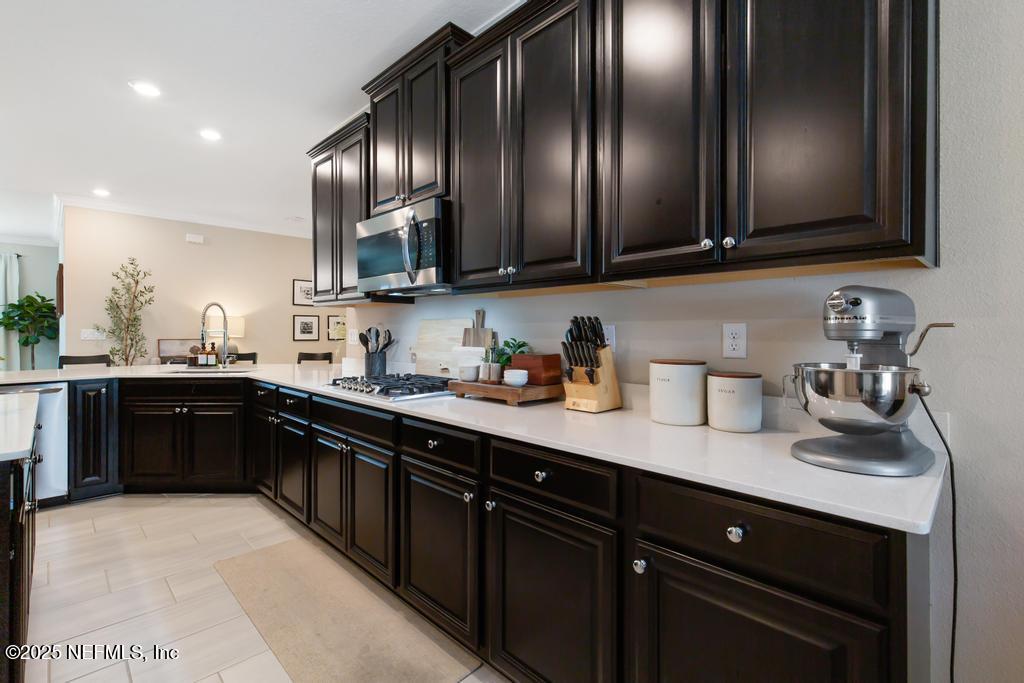 75100 WHITE RABBIT Avenue