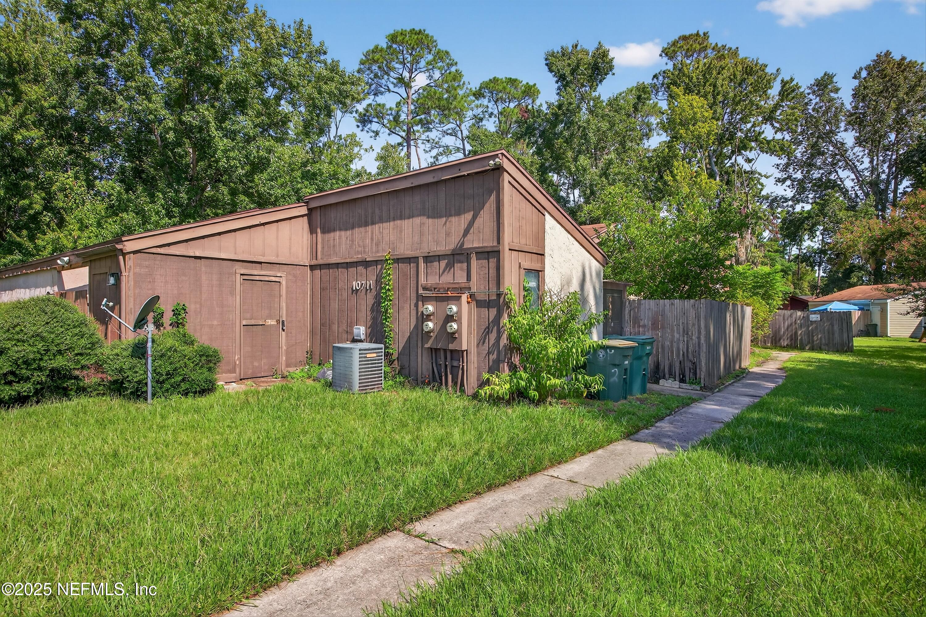 10711 WHISPERING WOODS Place 2