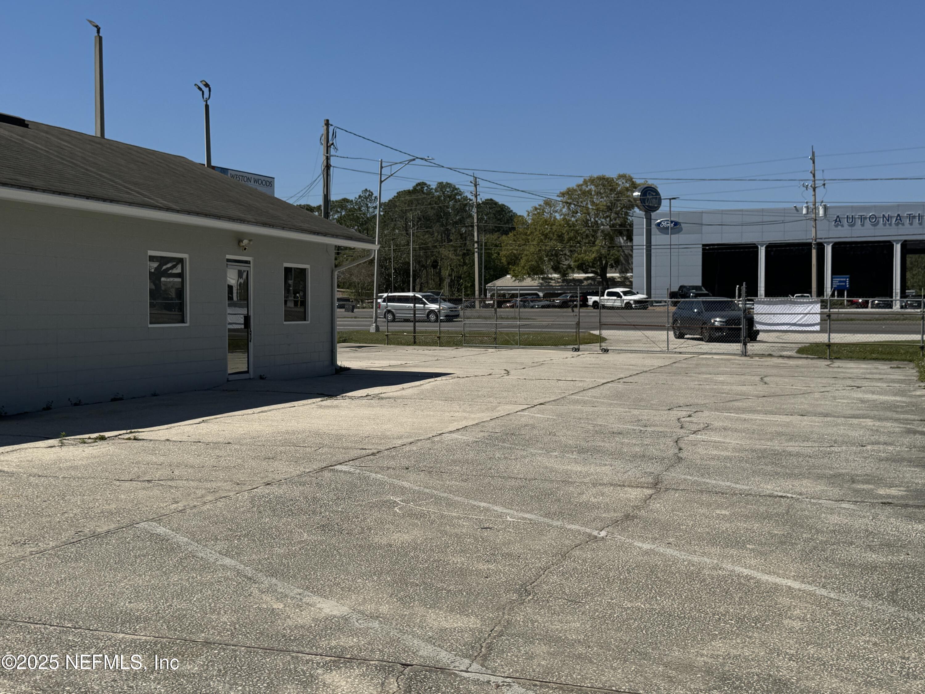 7727 BLANDING Boulevard
