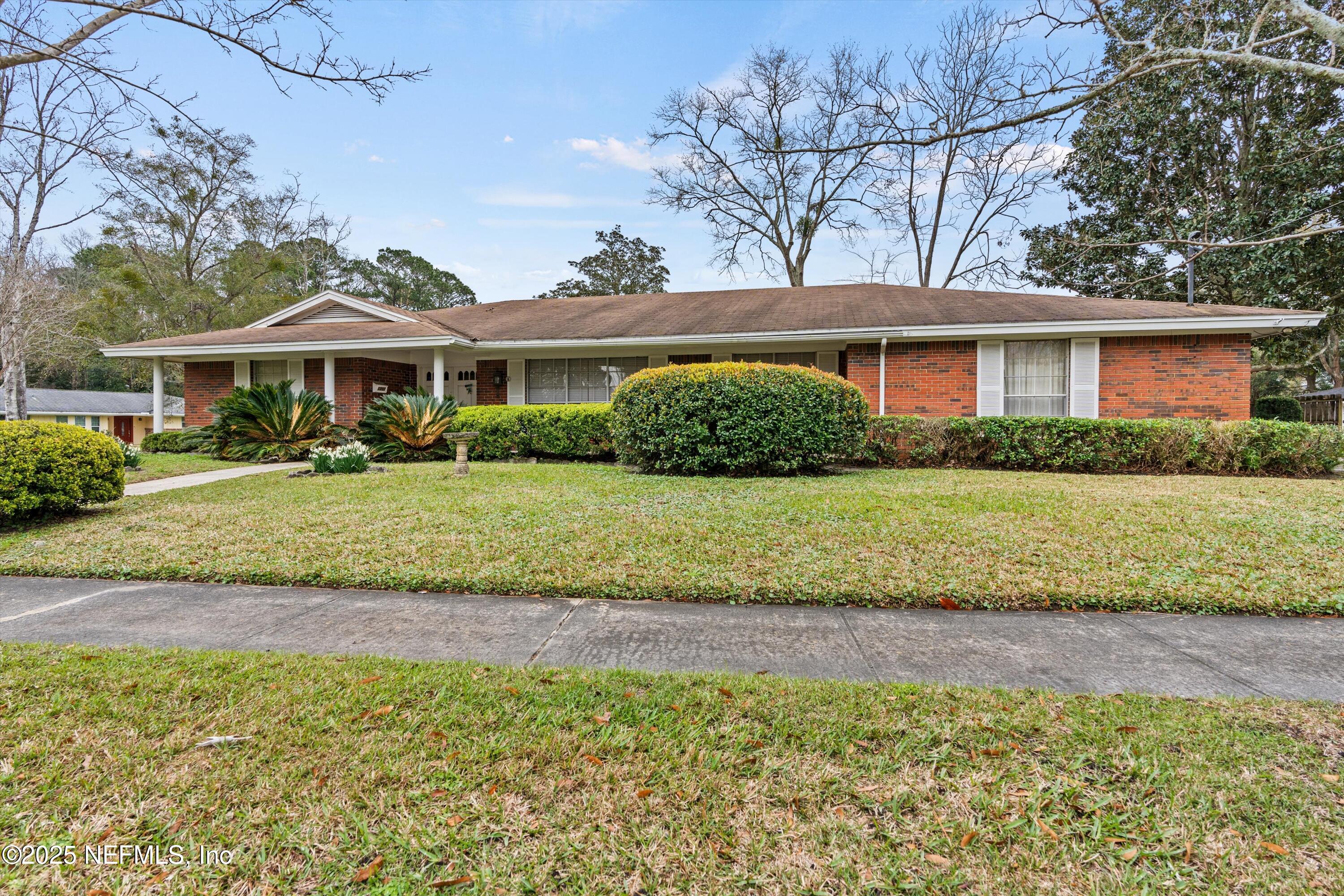 1207 JAMAICA Court