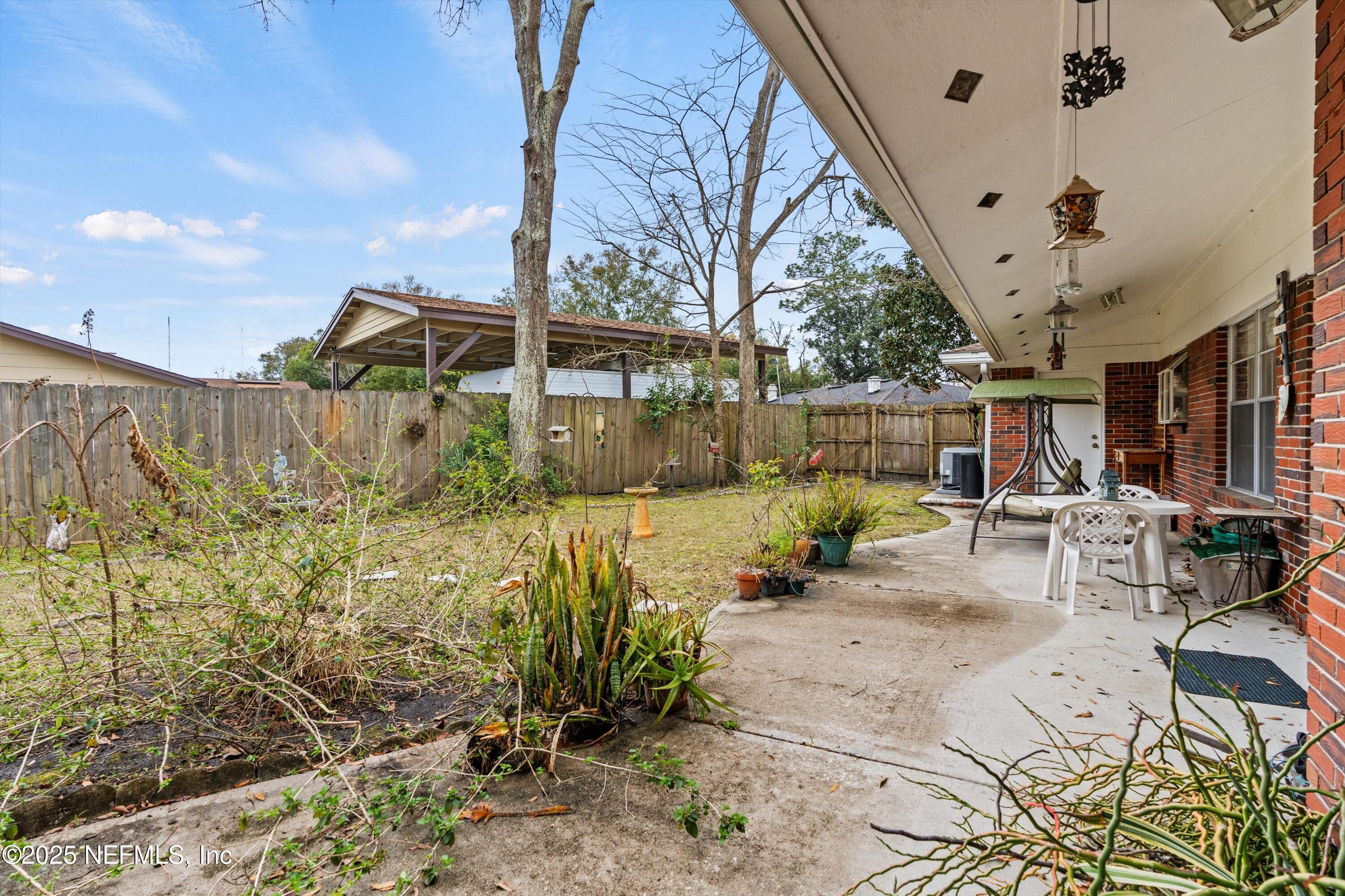 1207 JAMAICA Court
