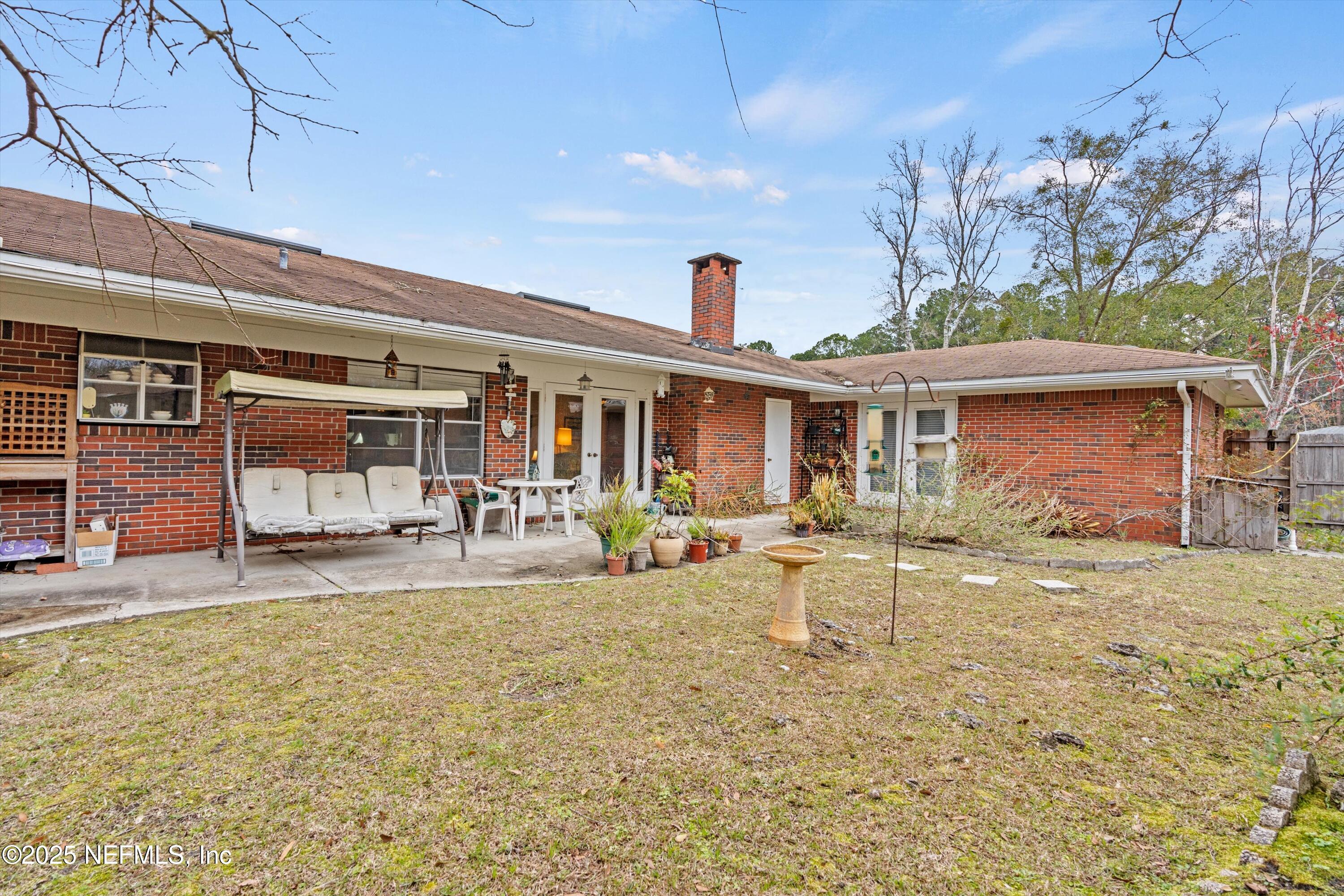 1207 JAMAICA Court