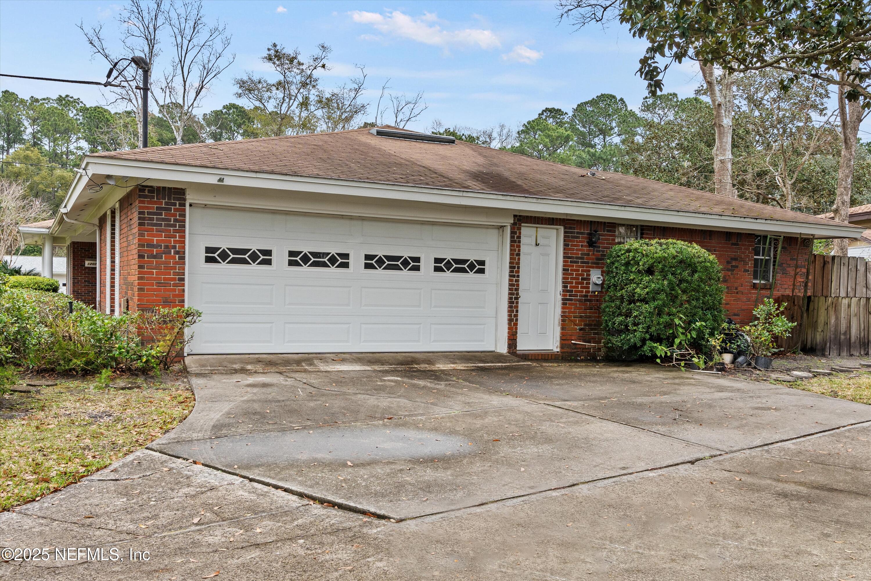 1207 JAMAICA Court