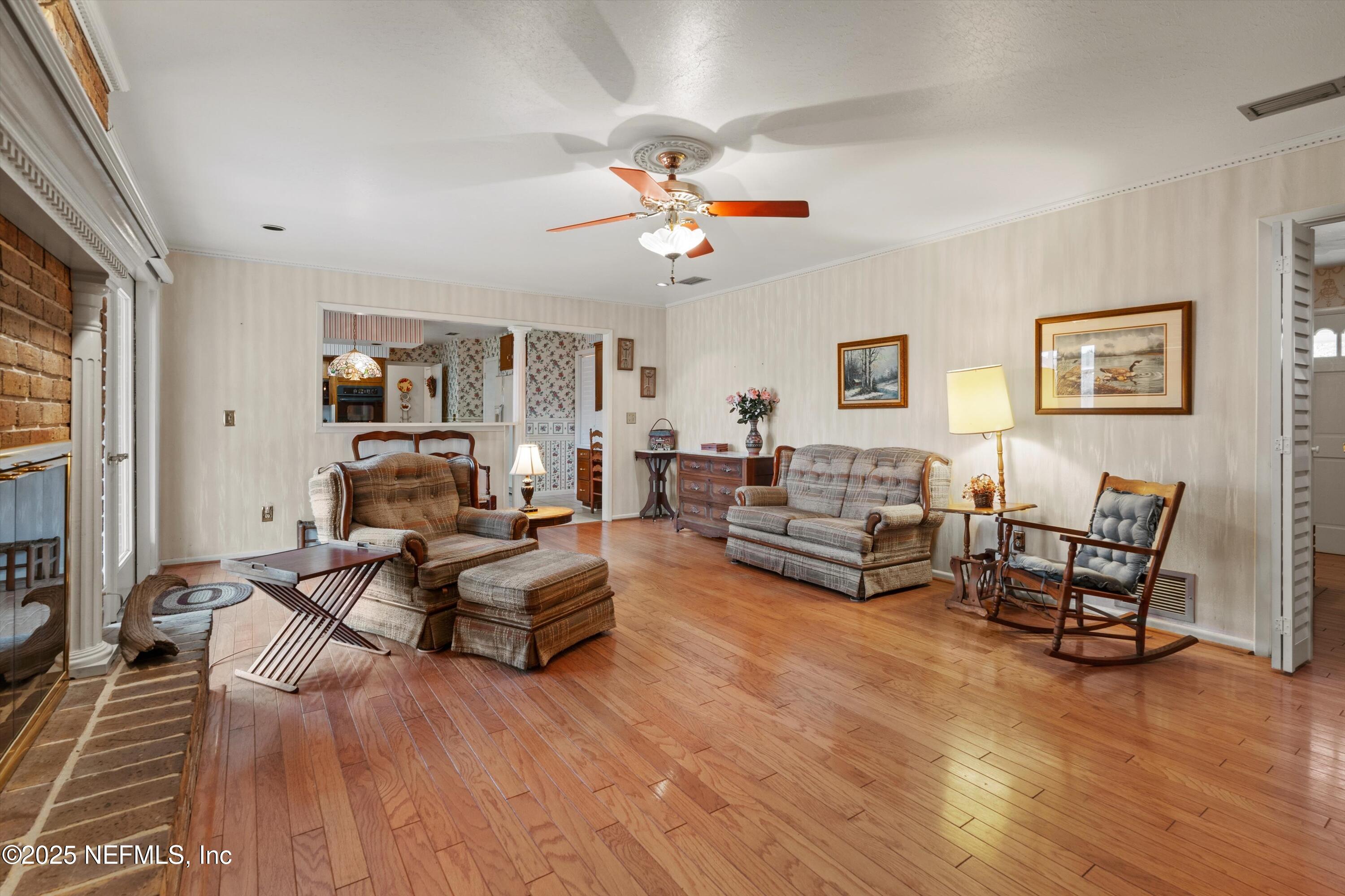 1207 JAMAICA Court