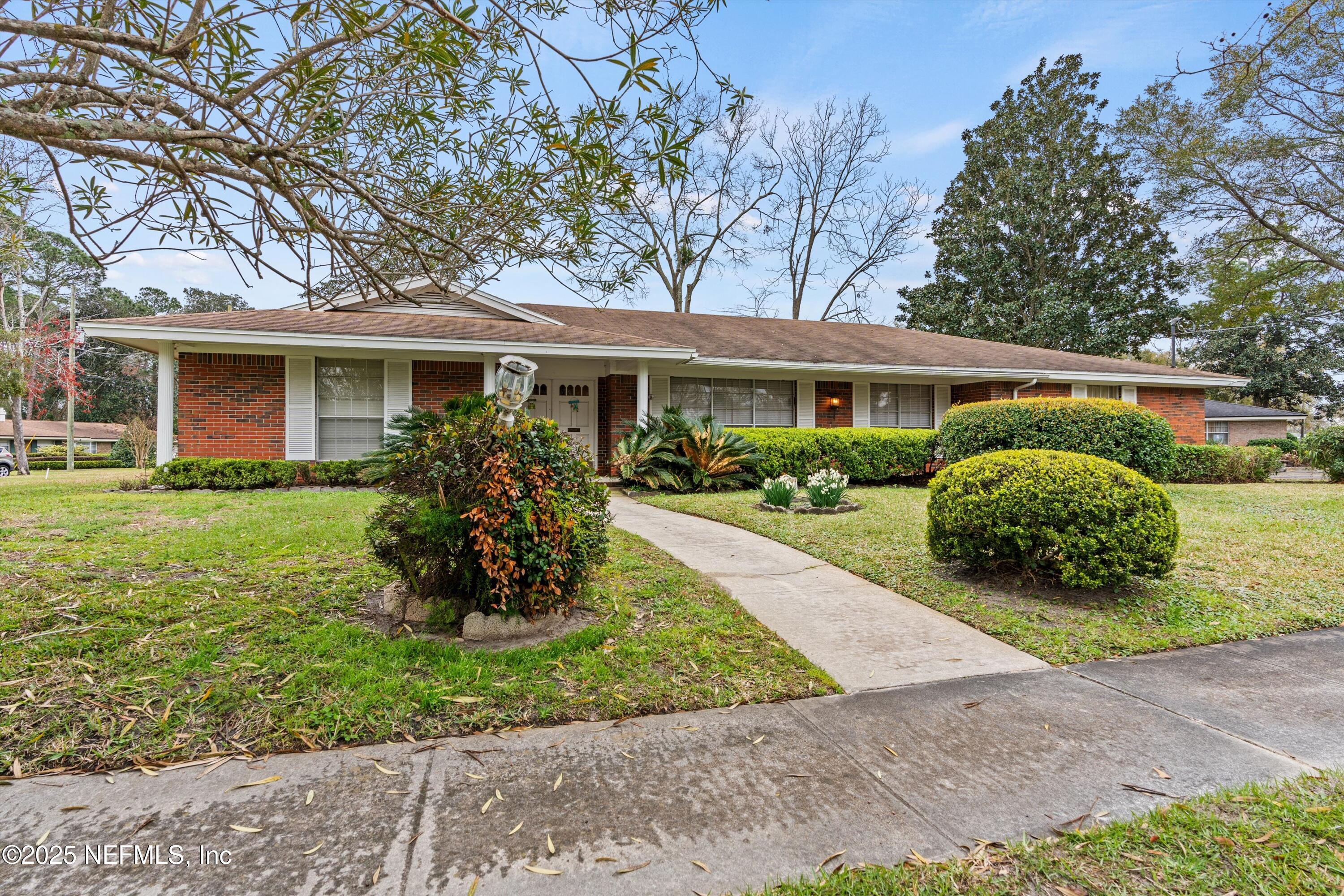 1207 JAMAICA Court