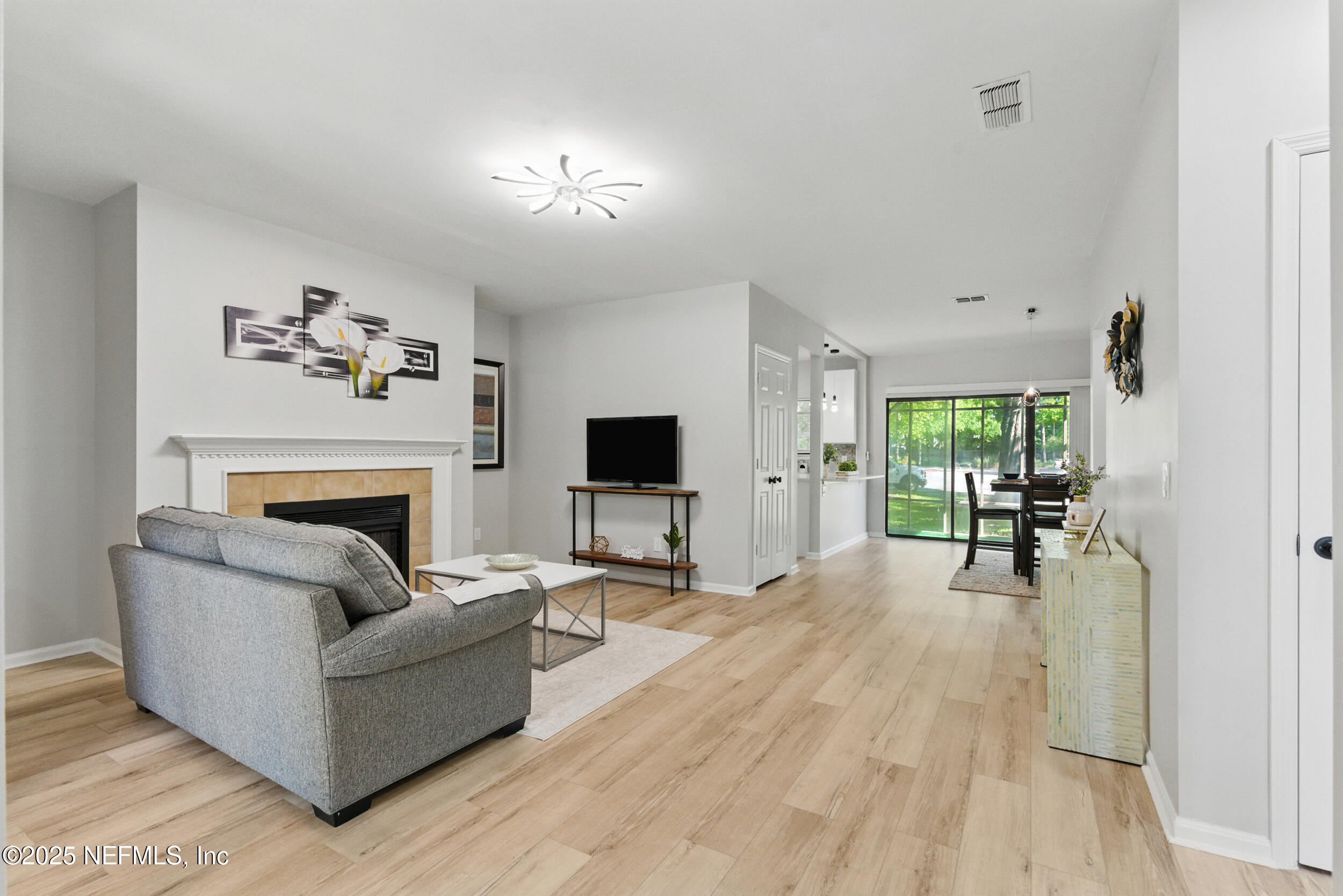 1903 WOOD HILL Place 1903
