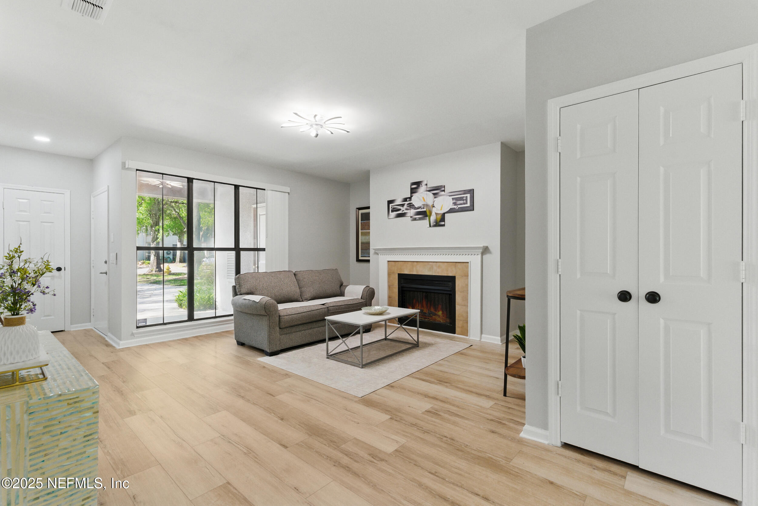 1903 WOOD HILL Place 1903