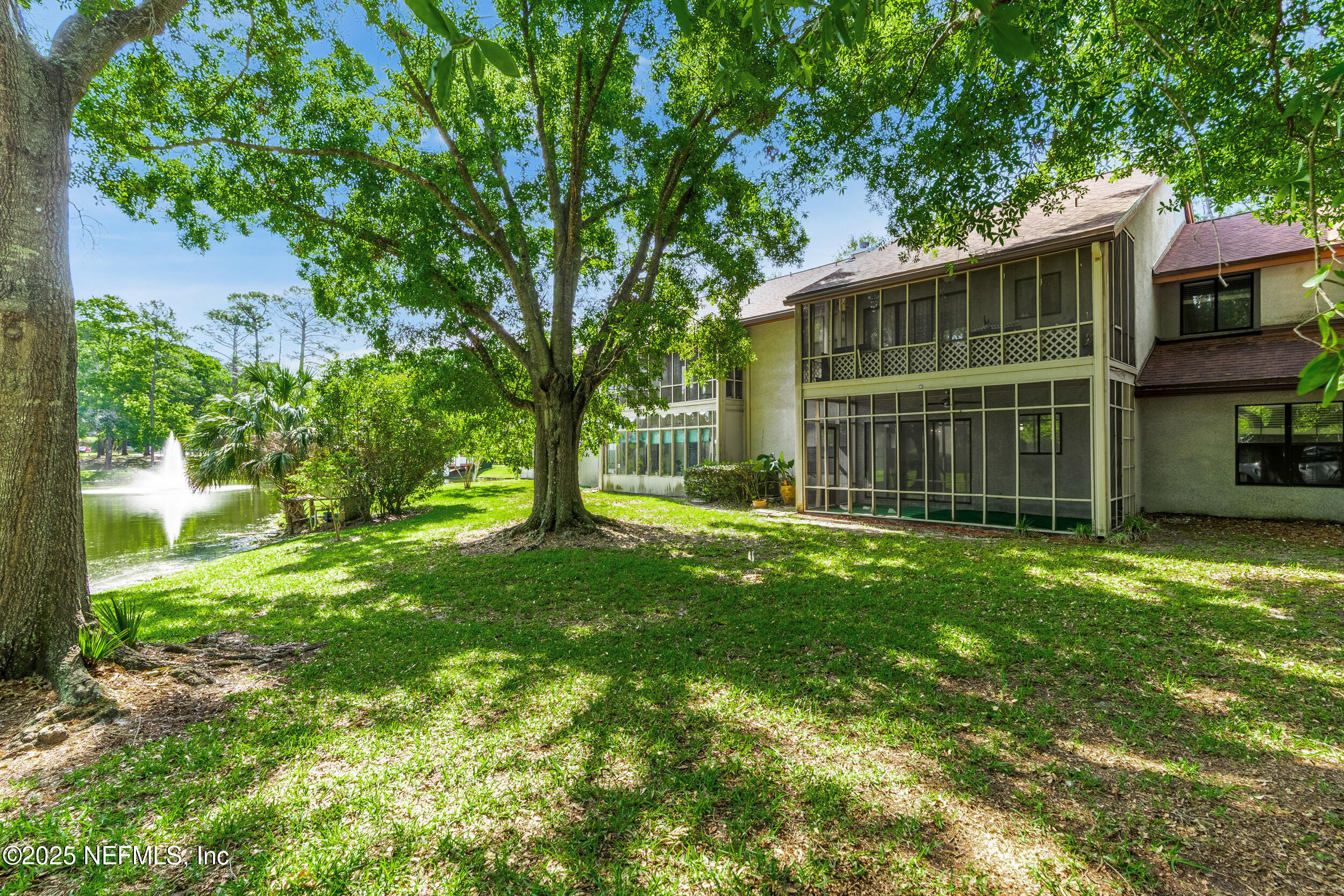 1903 WOOD HILL Place 1903