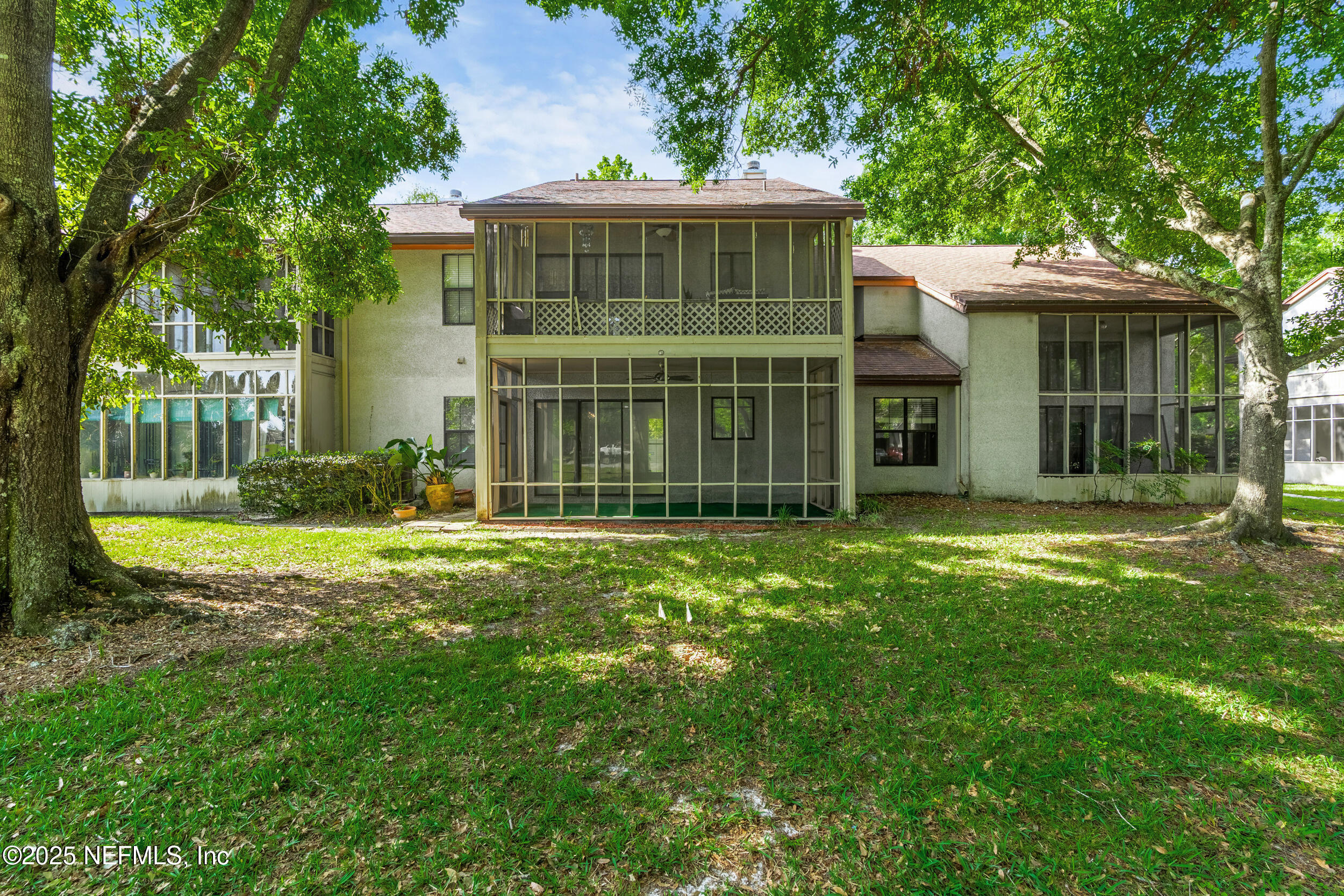 1903 WOOD HILL Place 1903
