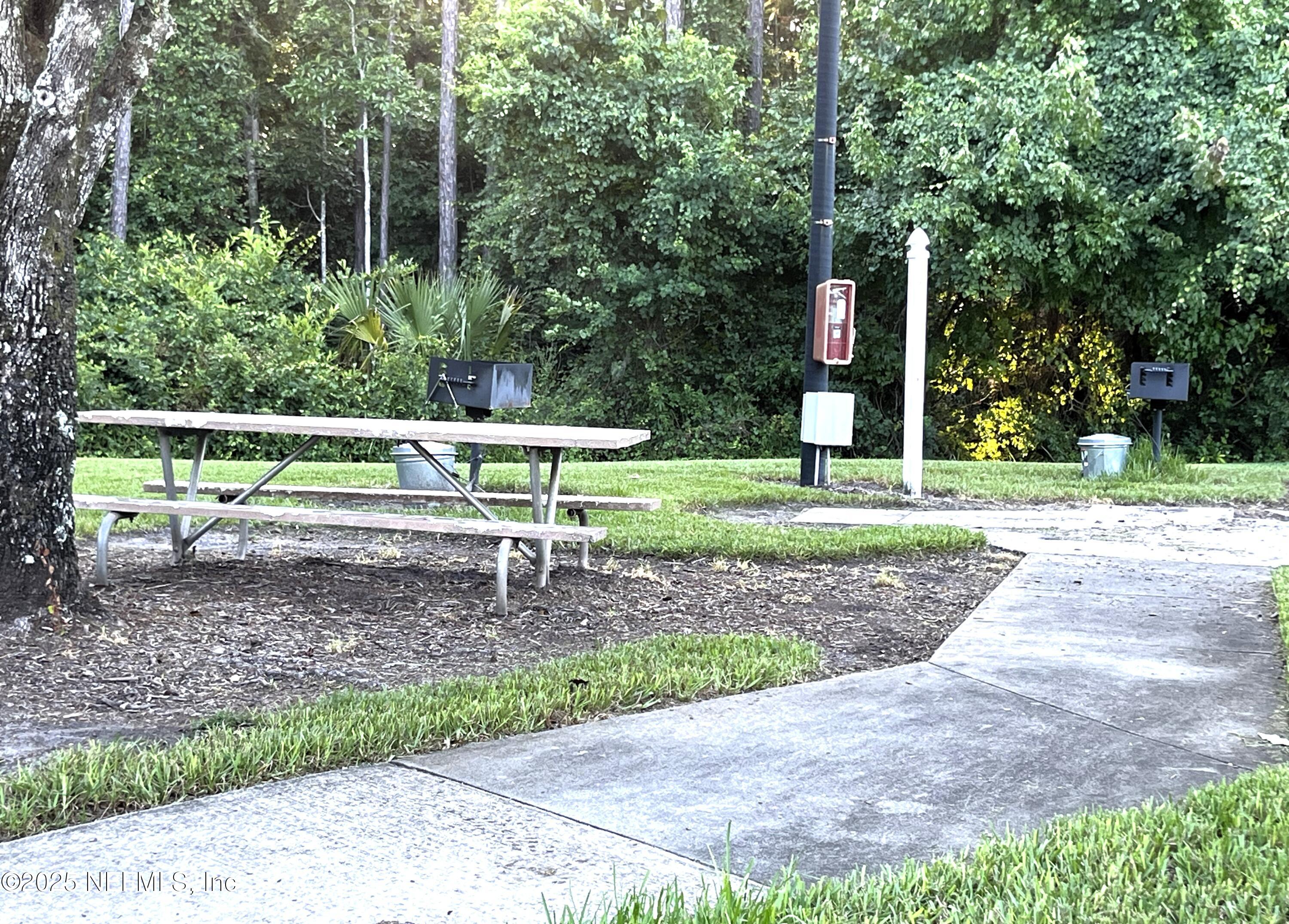 10550 BAYMEADOWS Road 425