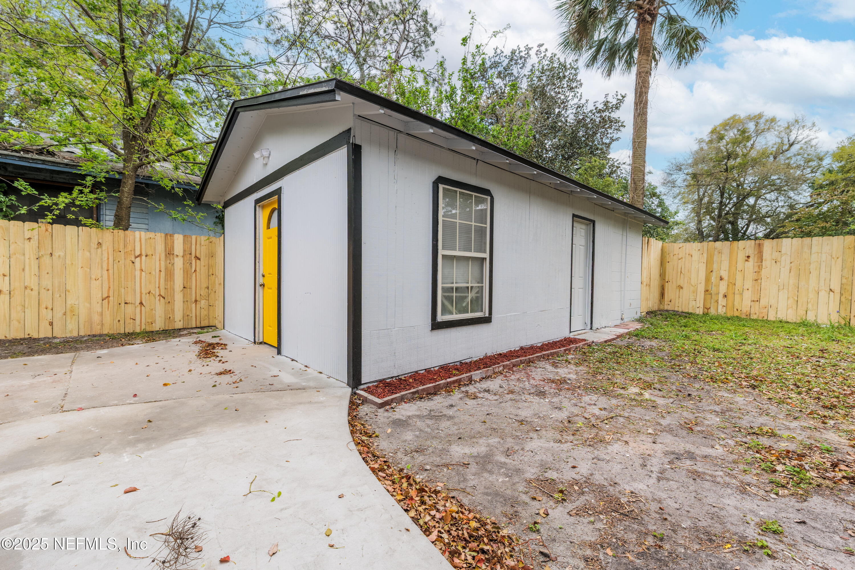 1046 DYAL Street