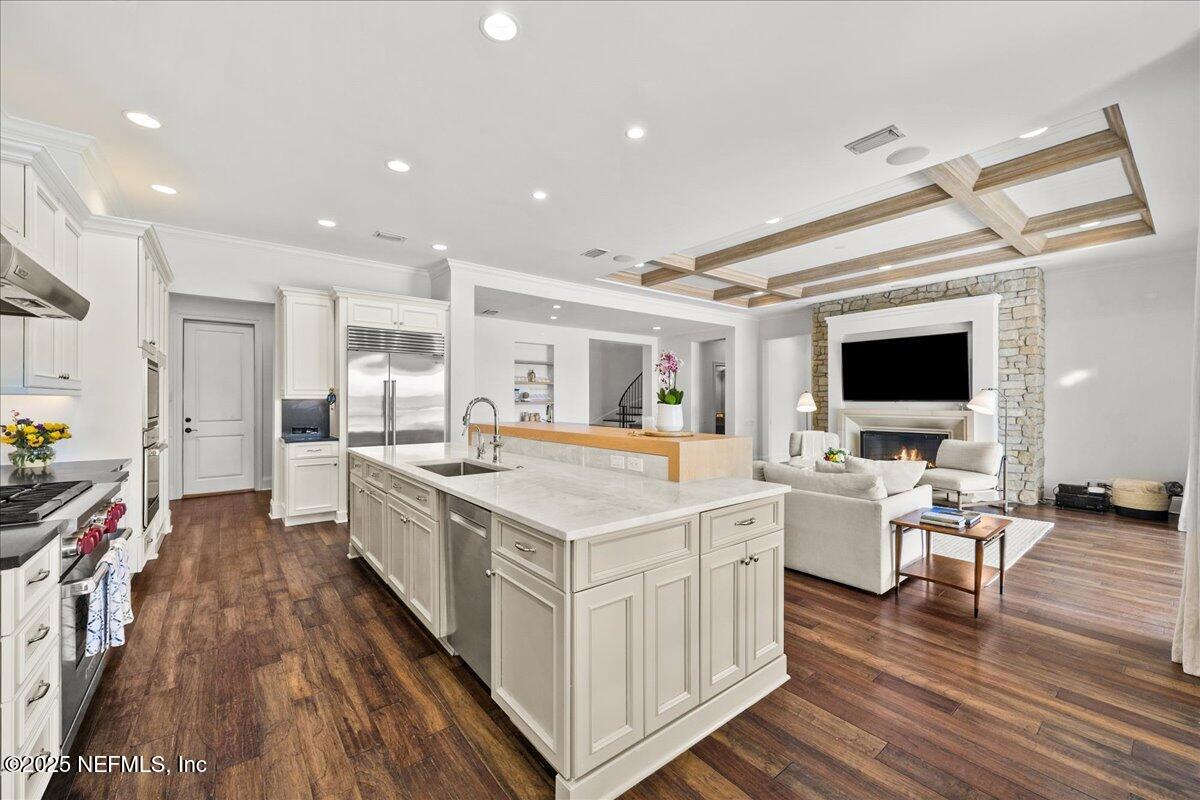 4413 HUNTERSTON Lane
