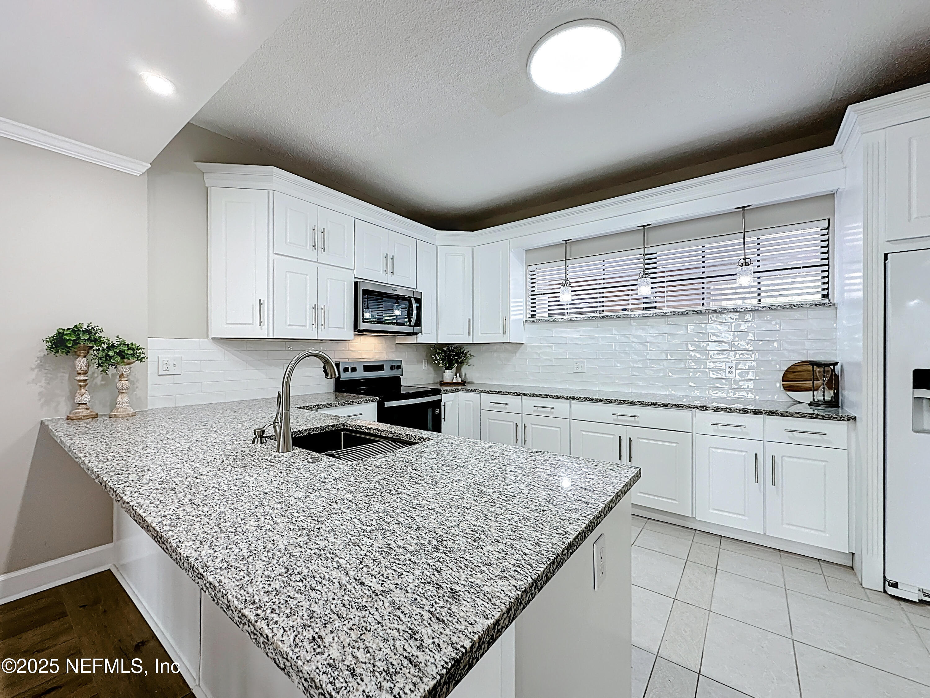 2199 ASTOR Street 403