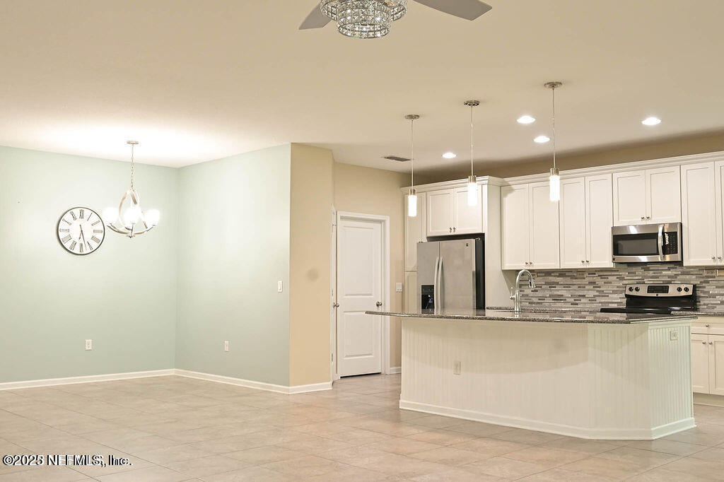 15736 SPOTTED SADDLE Circle