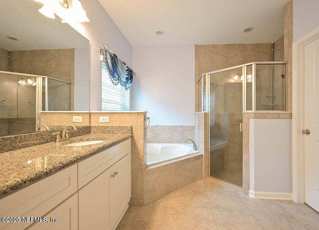 15736 SPOTTED SADDLE Circle