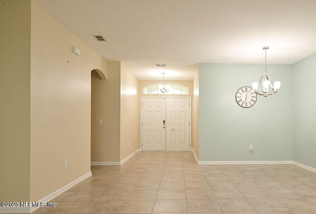 15736 SPOTTED SADDLE Circle