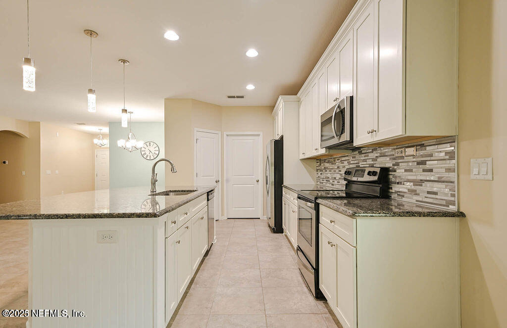 15736 SPOTTED SADDLE Circle