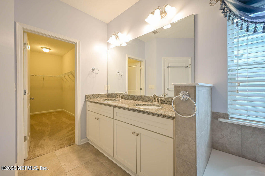 15736 SPOTTED SADDLE Circle