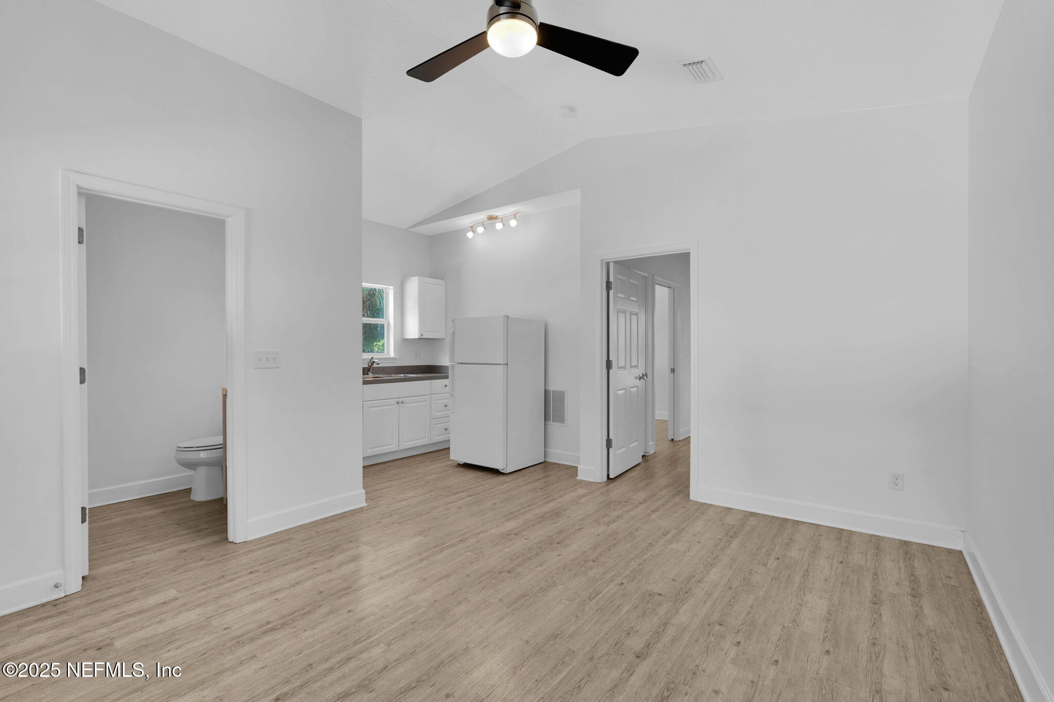 1050 RIVER Road