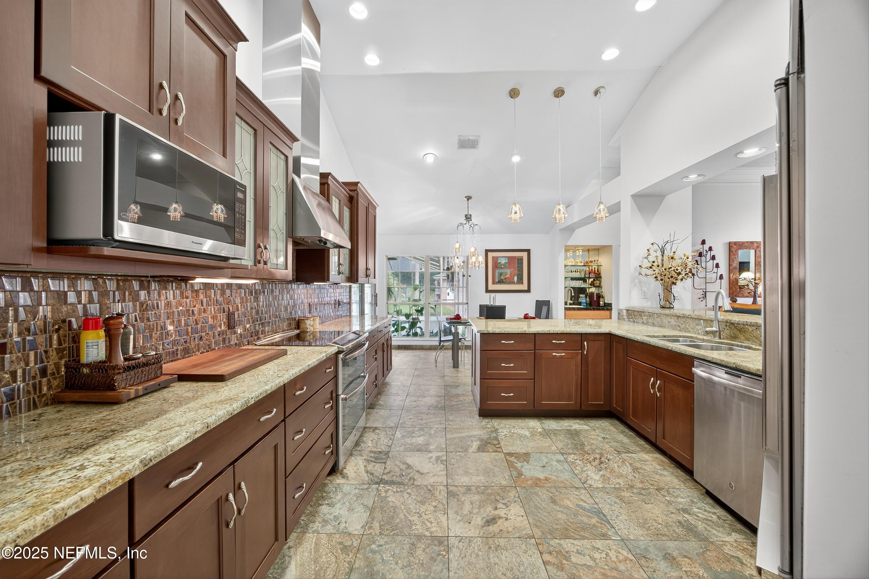 1704 PLANTATION OAKS Drive