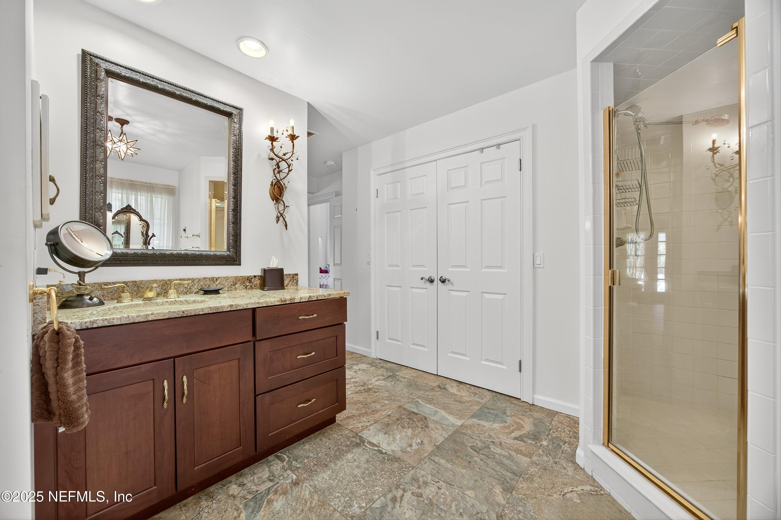 1704 PLANTATION OAKS Drive