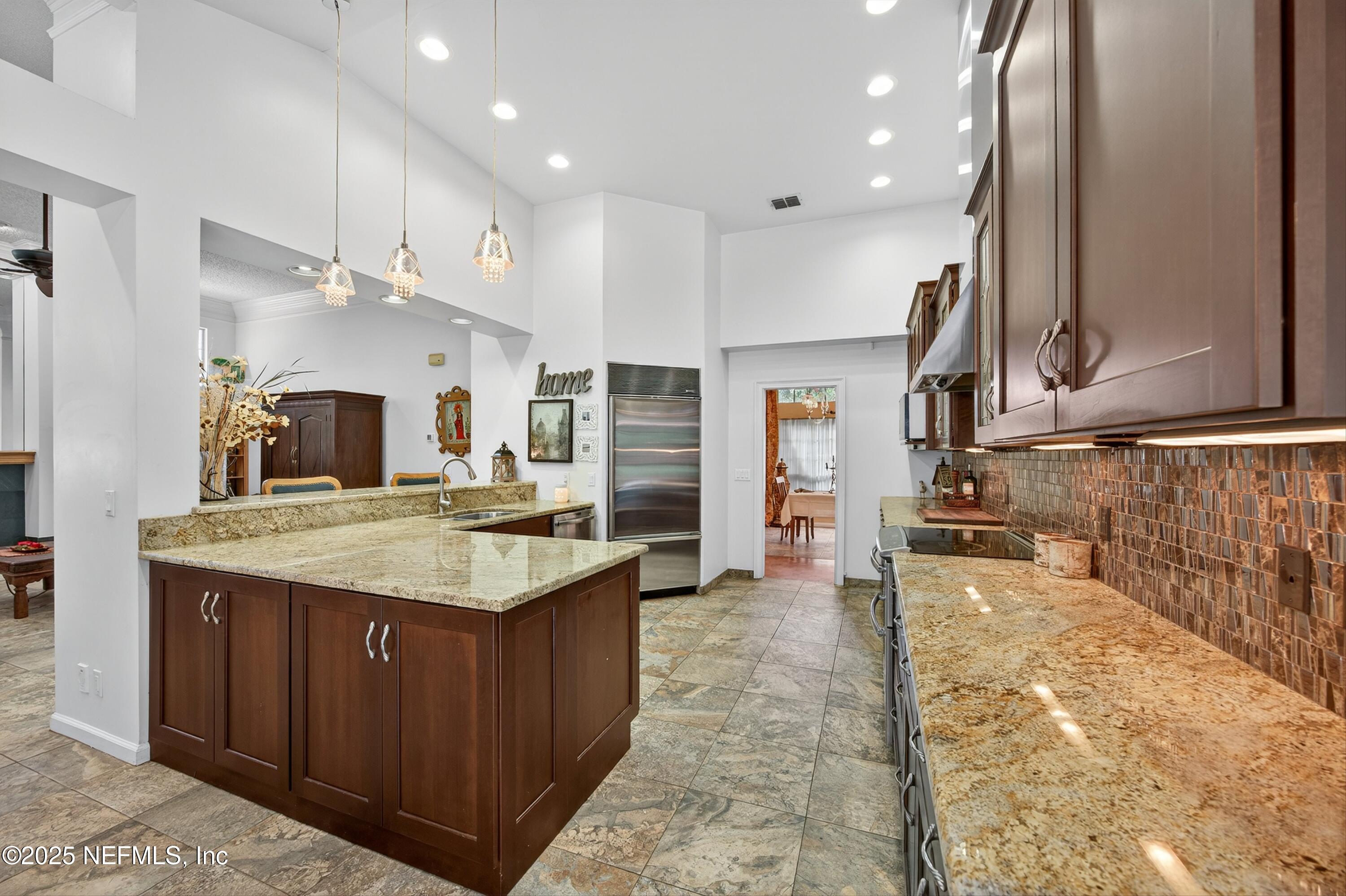 1704 PLANTATION OAKS Drive