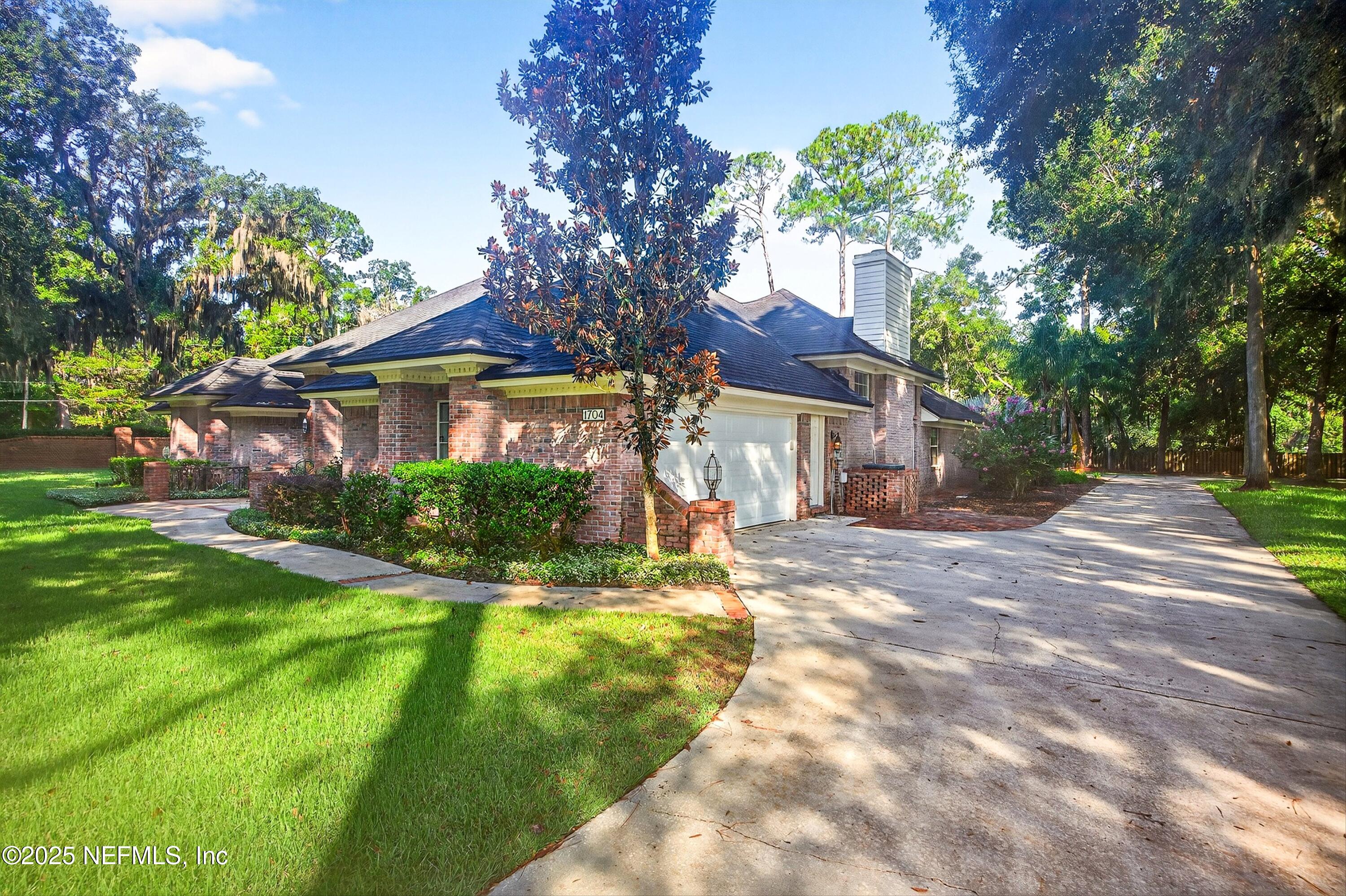 1704 PLANTATION OAKS Drive