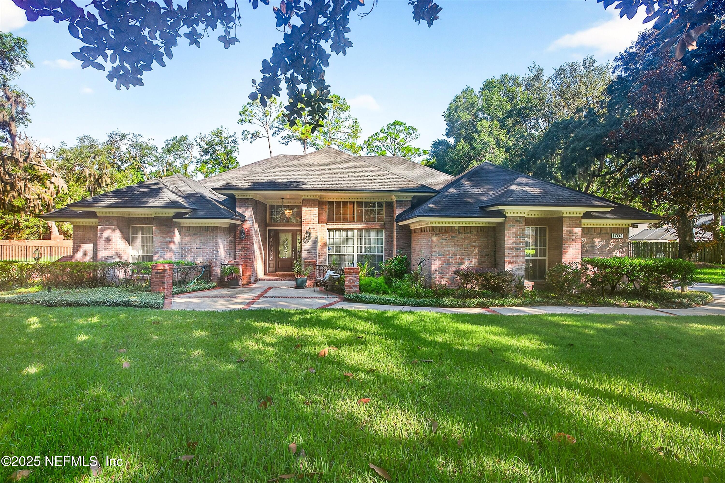 1704 PLANTATION OAKS Drive