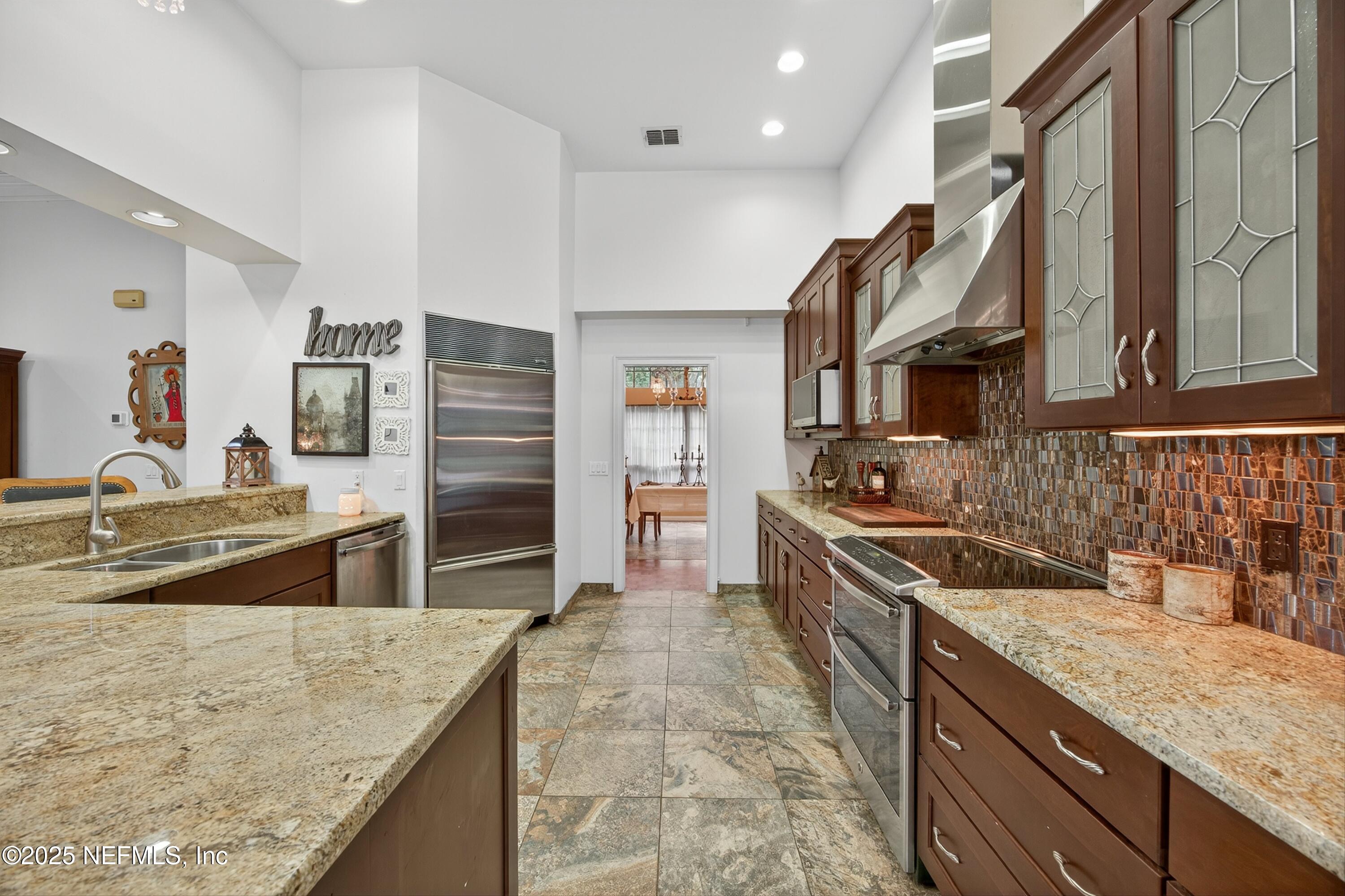 1704 PLANTATION OAKS Drive