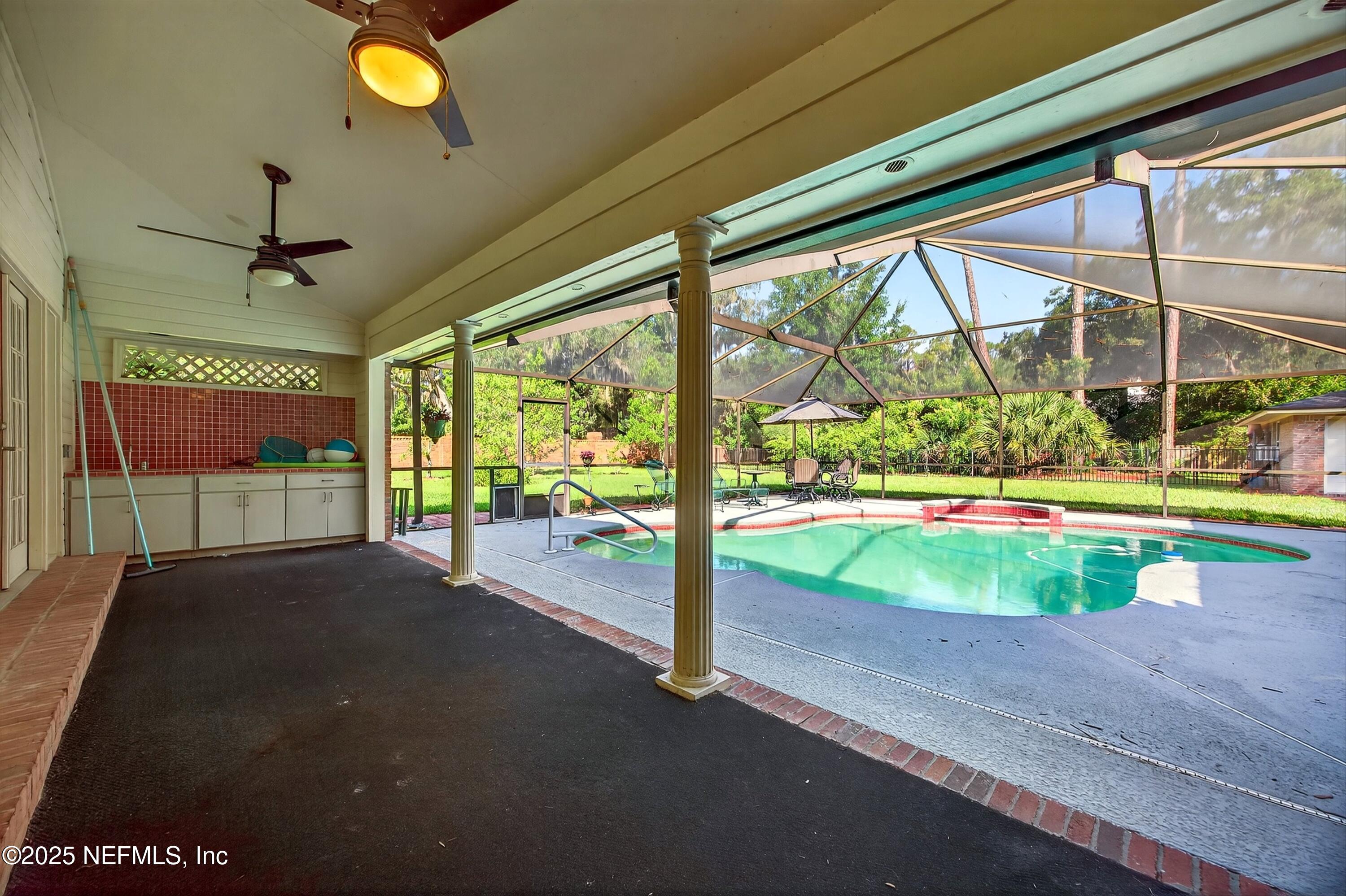 1704 PLANTATION OAKS Drive