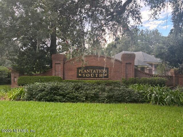 1704 PLANTATION OAKS Drive