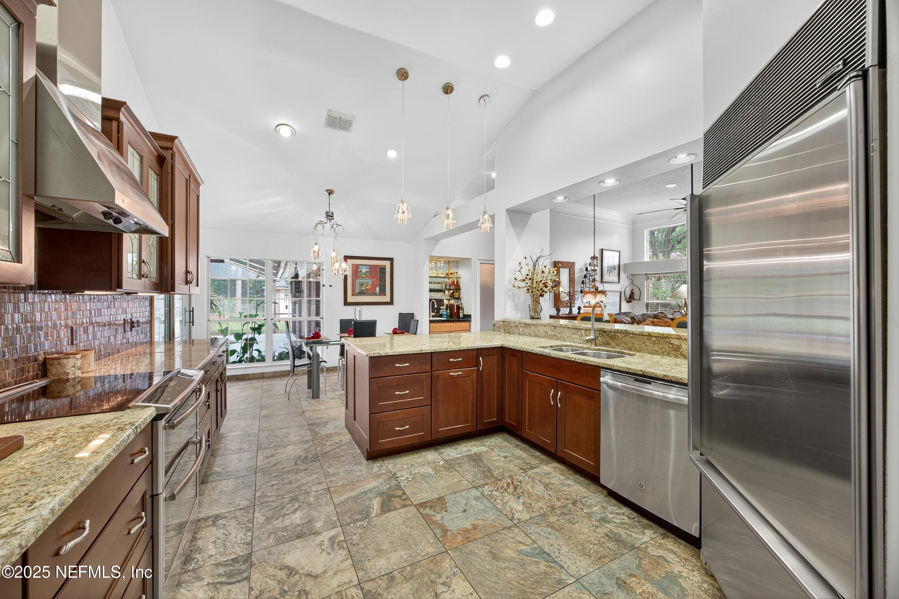 1704 PLANTATION OAKS Drive