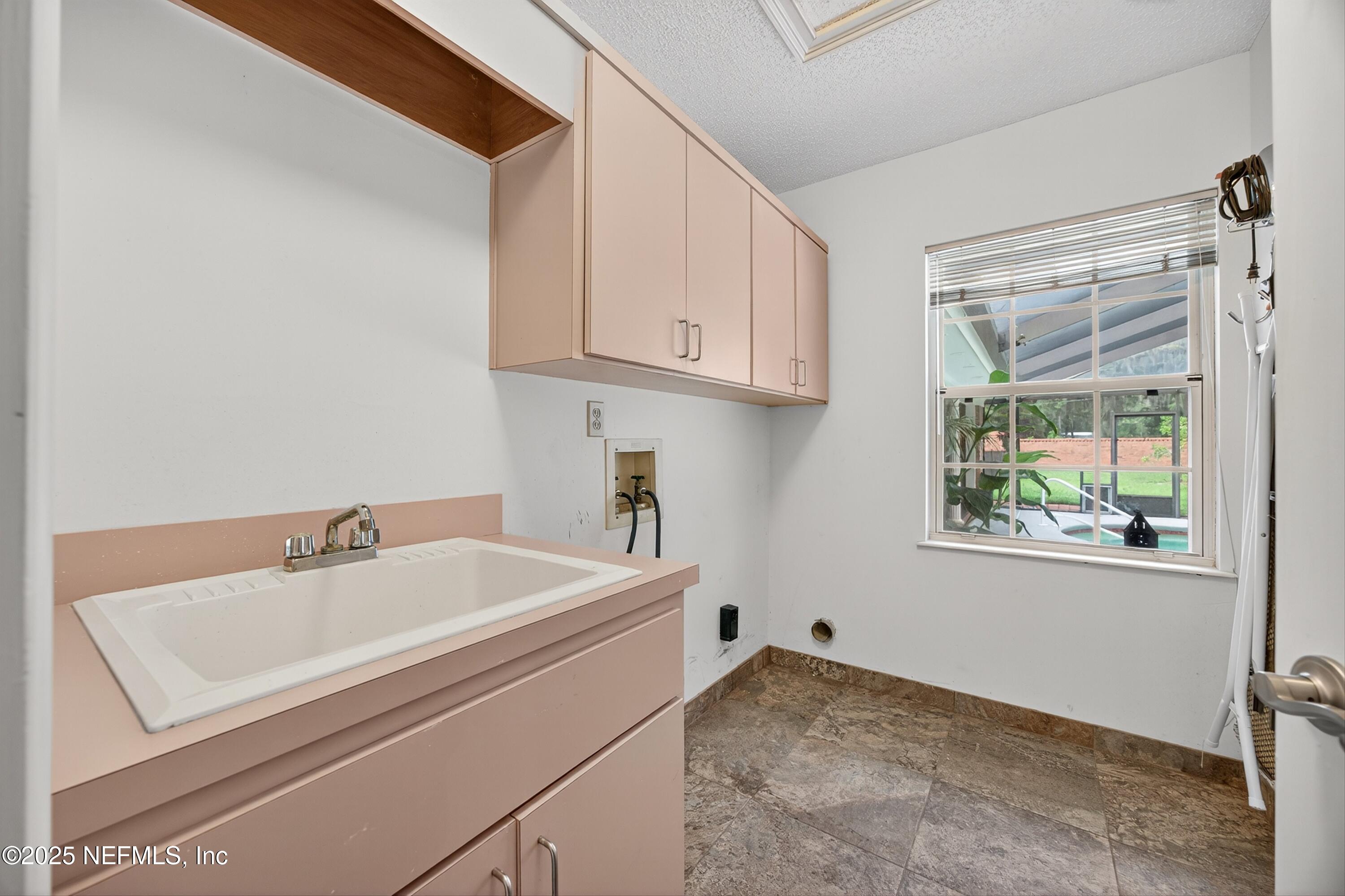 1704 PLANTATION OAKS Drive