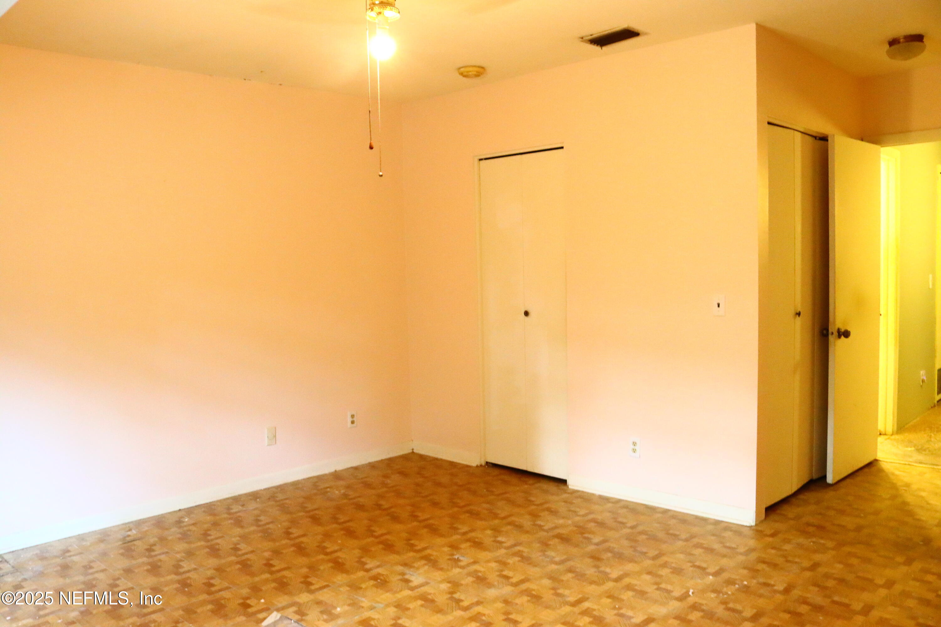 4319 PLAZA GATE Lane 202