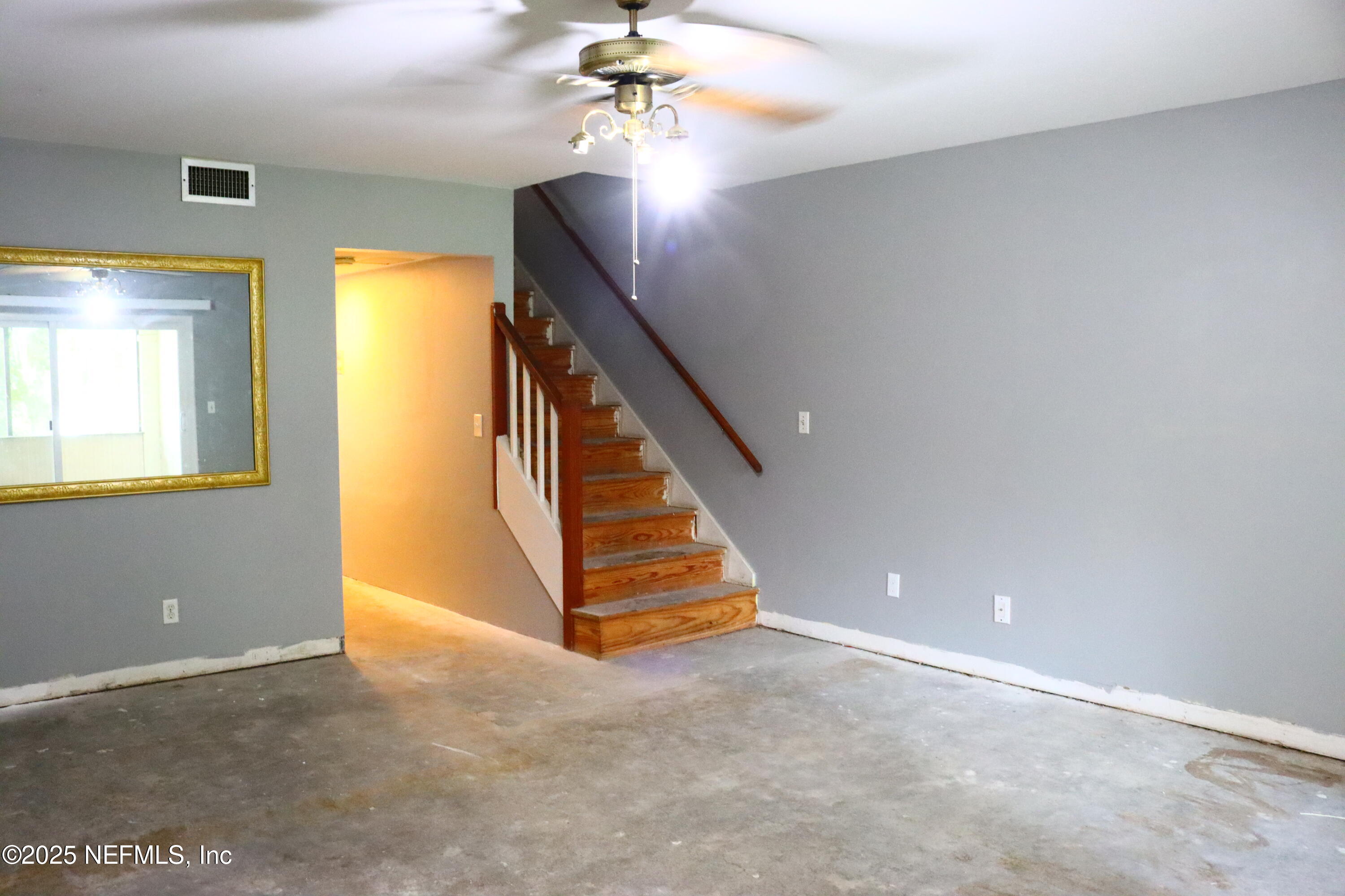 4319 PLAZA GATE Lane 202