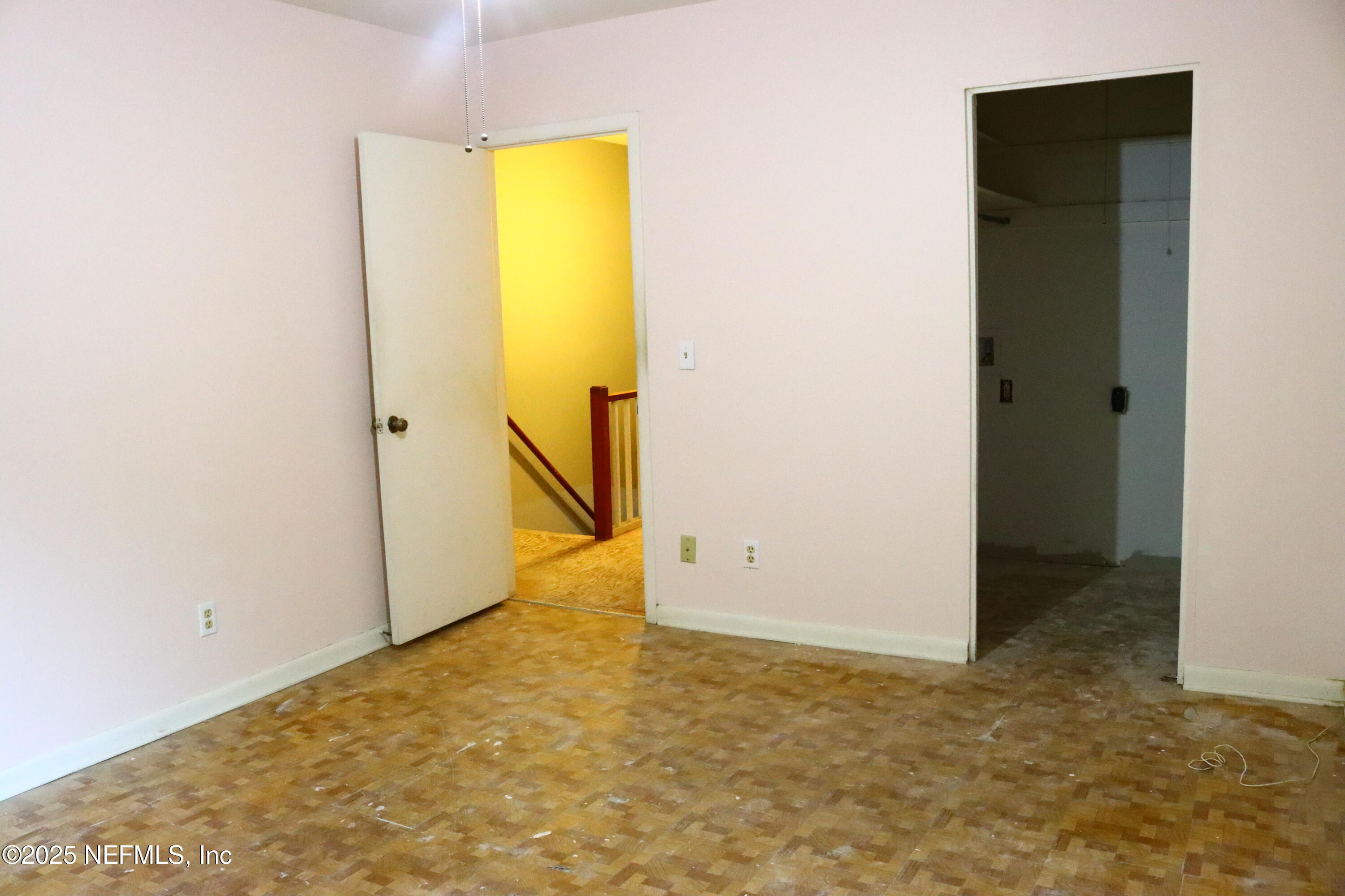 4319 PLAZA GATE Lane 202