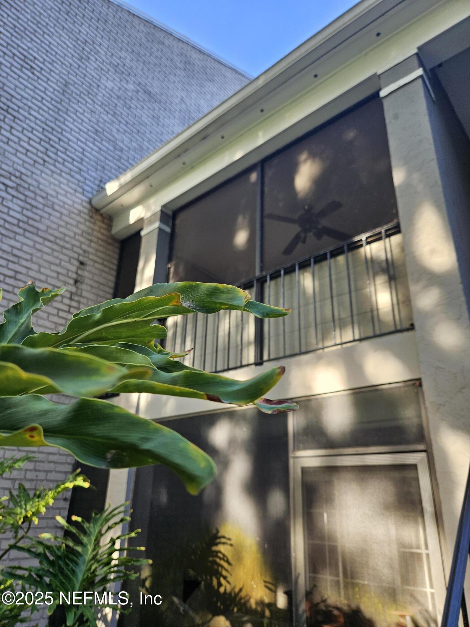 4319 PLAZA GATE Lane 202