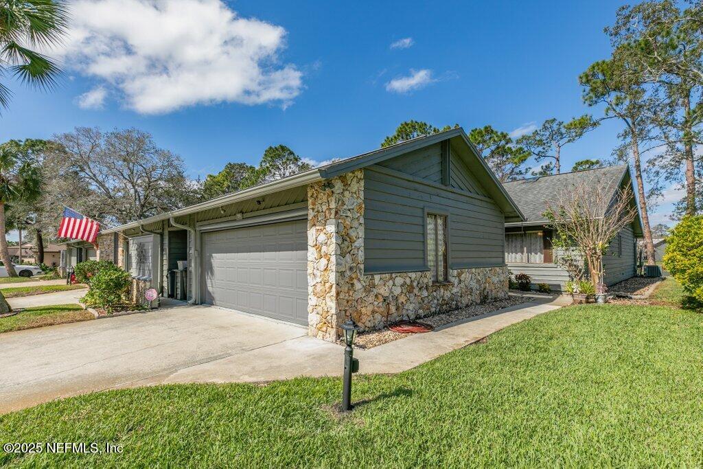 195 DEER LAKE Circle