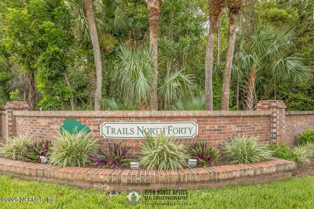 195 DEER LAKE Circle