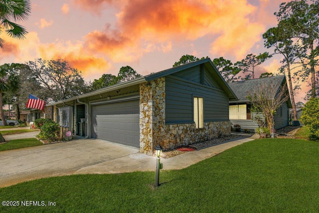 195 DEER LAKE Circle