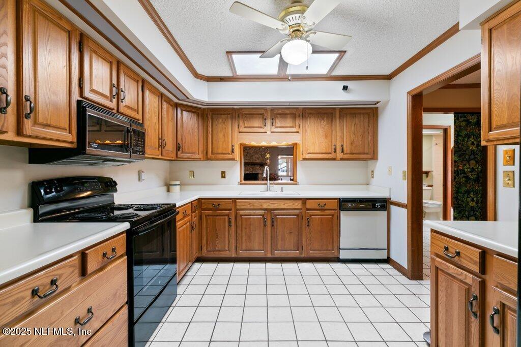195 DEER LAKE Circle