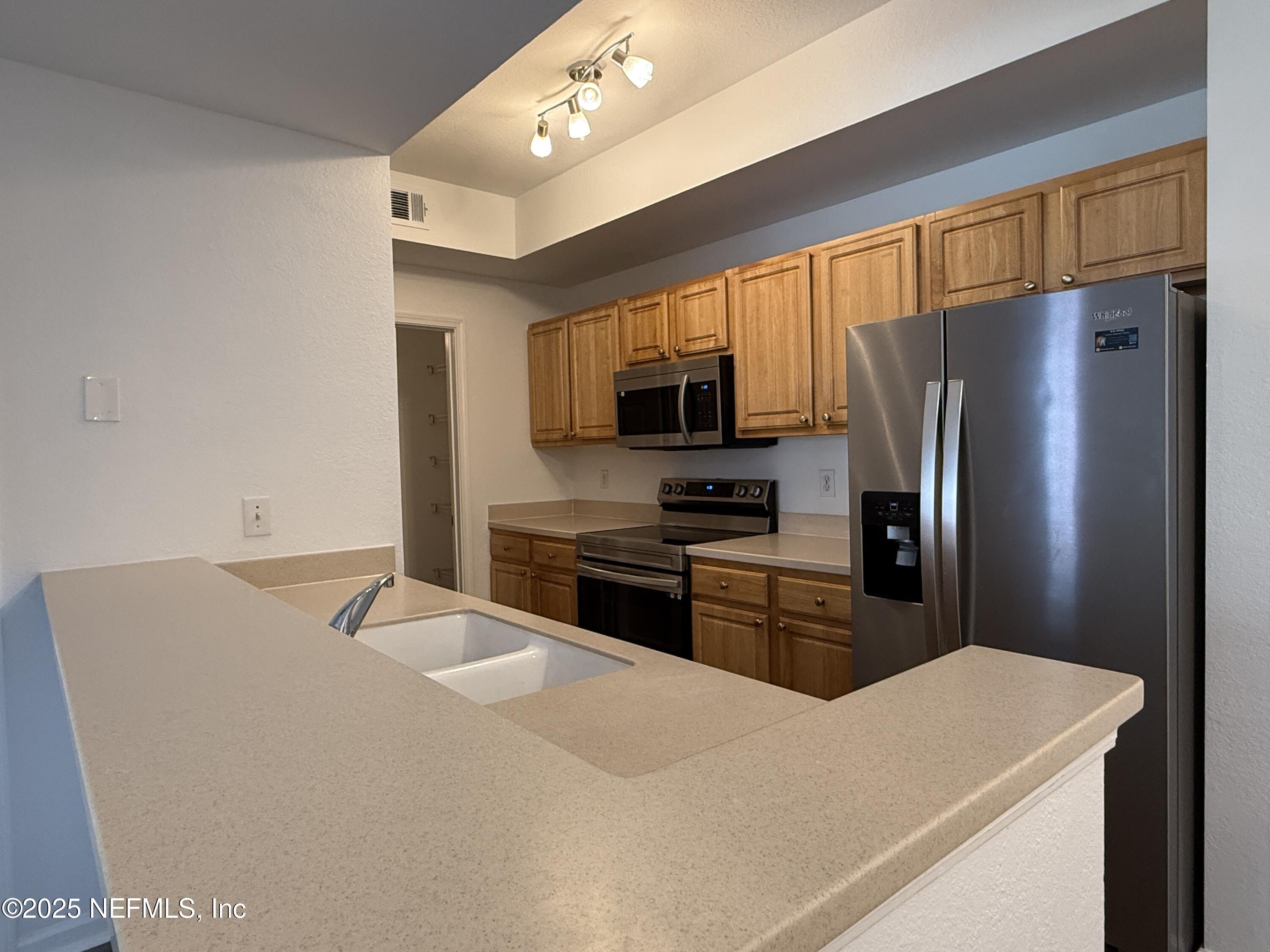 10075 GATE Parkway 1912