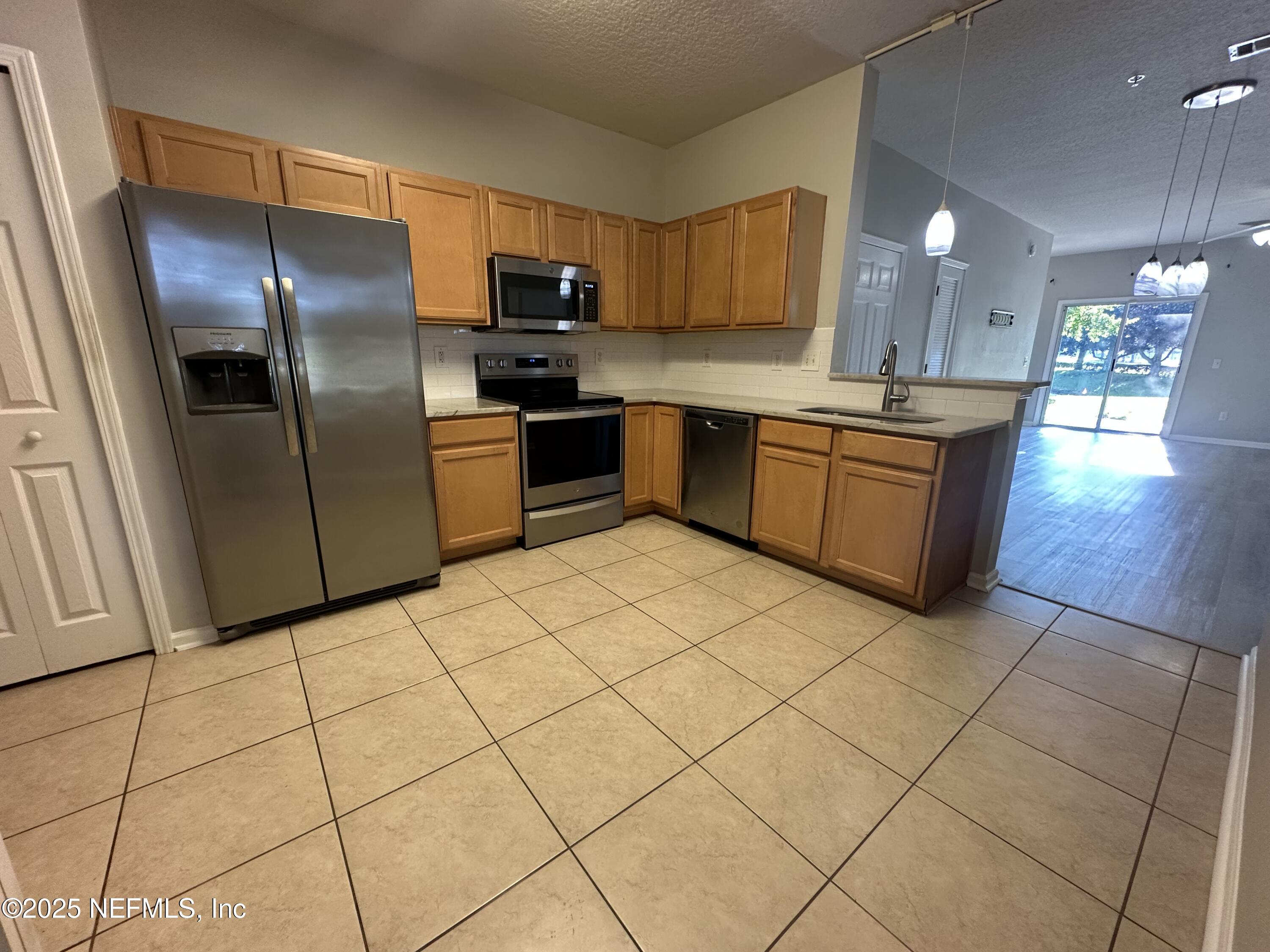 105 LEESE Drive, St. Johns