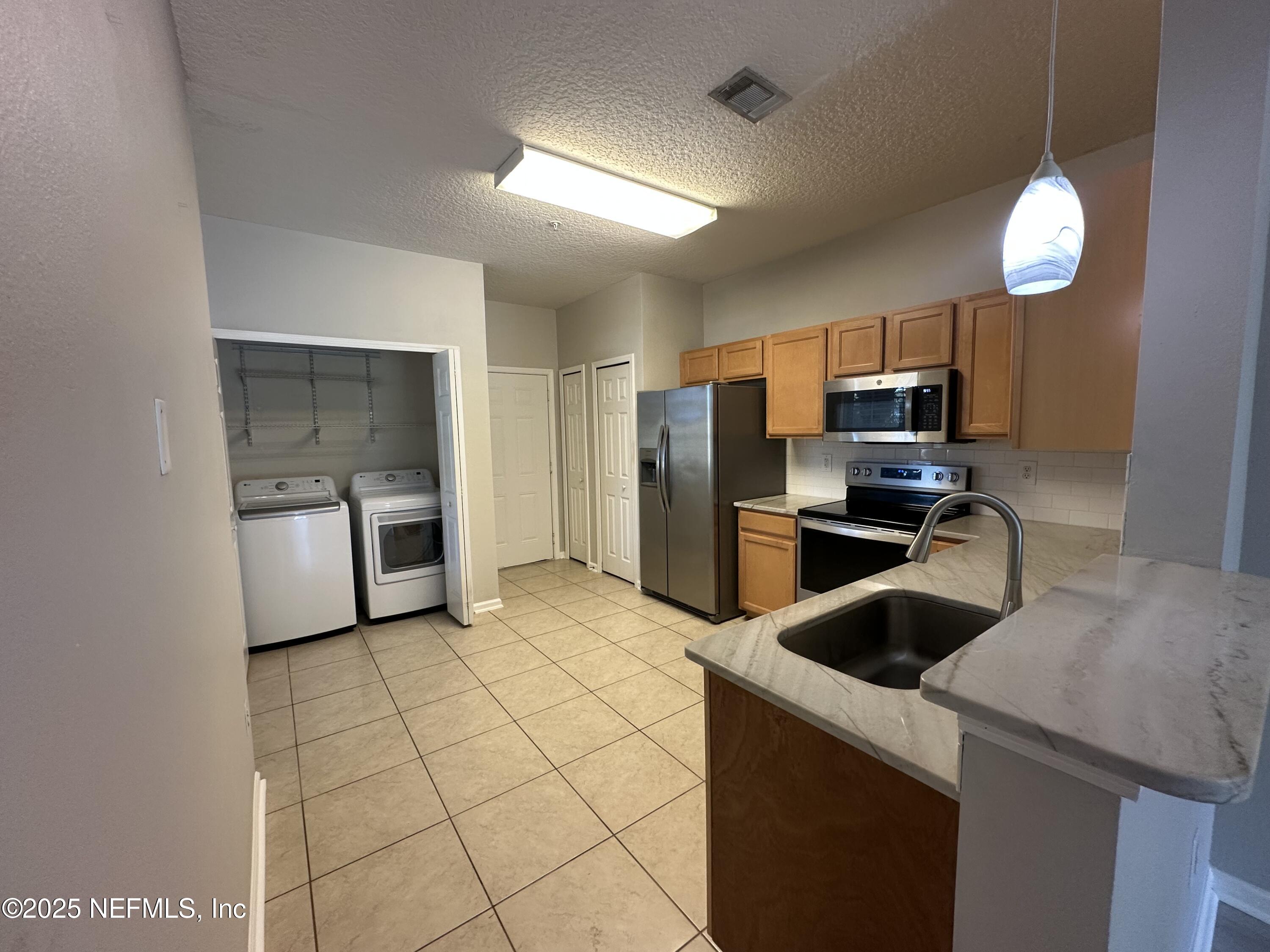 105 LEESE Drive, St. Johns